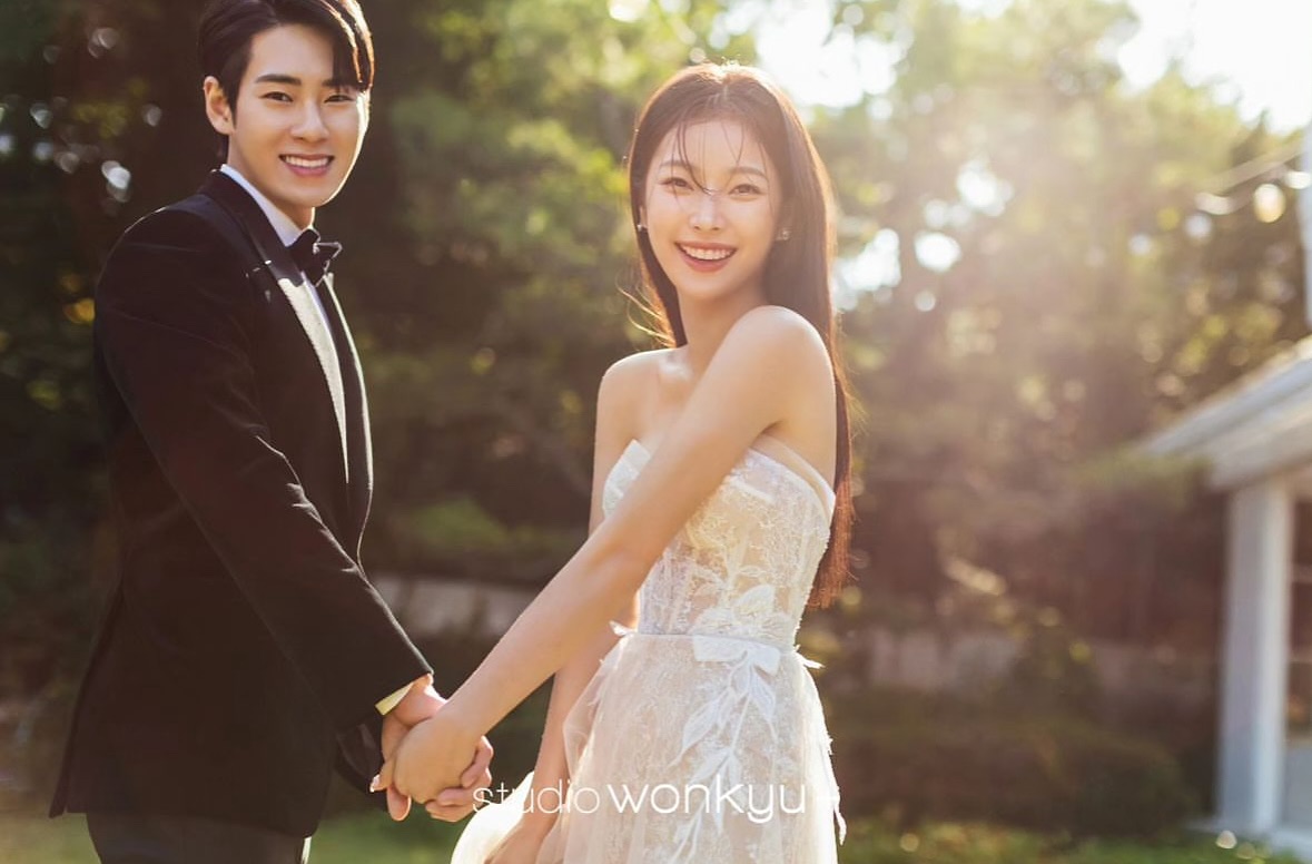 🌸NEW PROFILE RELEASE🌸
This could be you 😍 A whimsical outdoor shoot at our About Jane studio in Korea✨ Absolutely magical ✨
#koreawedding #koreaweddingphoto #koreatrip #koreatraveleasy #koreatravel #koreaphotography #koreacouplephoot #prewedding #preweddingphotography #koreaprewedding #koreacoupleshoot