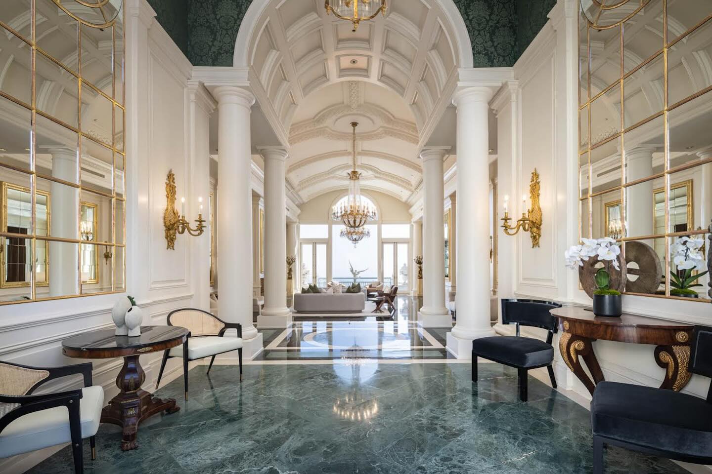 Magnificent hallway!
#design
#luxe
#luxury
#luxurydesign
#interiorarchitecture
#archtecture
#archilovers
#residentialdesign
#architecturephotography
#theworldofinteriors
#vogueliving
#modernluxury
#luxuryliving
#interieurs
#losangeles
#premiergreenpaintinglaoc
#interiordesignlosangeles
#photography
#realestate
#painting
#wallpaper
#designerslife
#homedevelopment
#home
#house