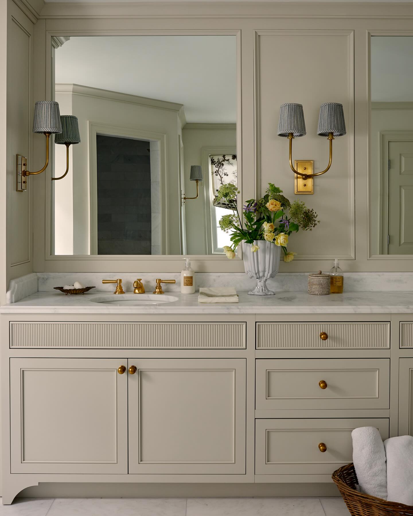 Don’t be fooled, there’s furniture in a bathroom! A few recent posts from our friends reminded me that we’ve designed a vanity or two in our day. From serene, calming neutrals to refined moody hues, thoughtful cabinetry details make all the difference. Too hard to choose a favorite!
Photos: @eastandlane
First vanity in our collaboration with @uniquekitchensandbaths