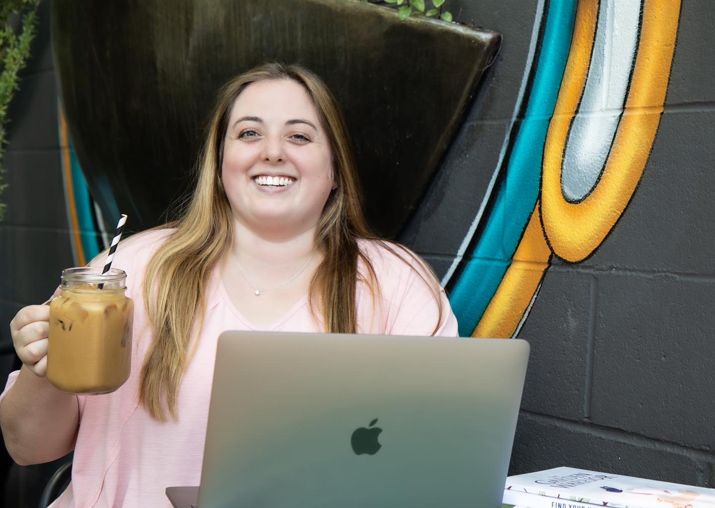 Transforming businesses one word at a time. Discover the power of strategic rebranding through our writing service. 📝✨
#copywriter #copywriting #ghostwriting #ghostwriter #resumewriting #editor #resumewriter #resumeconsultant #resumetips #businessowners #businessowner #jobhunting #authors #seo