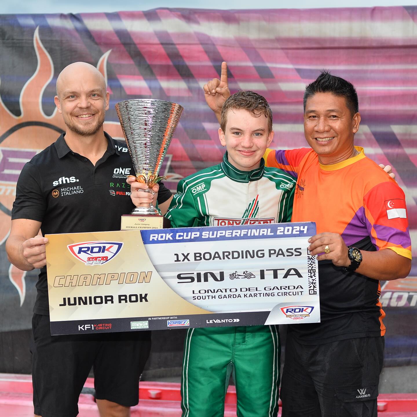 🏆2024 SINGAPORE CHAMPIONS!🏆
What a weekend at @kf1kartingcircuit for the final round of @rokcupsingapore! Although we weren’t actually racing because of a crash the week before causing my ribs to be injured, we still won the championship because we were already 2 rounds worth of points ahead before round 4. Thanks so much to @tonykartofficial and @fireballmotorsports for the rocket ship kart all year! Thanks to My amazing mechanic Ericson for always being so supportive. Also thanks to @morghan_fireball for his support this year and always and finally thanks to my parents @stugarrow and @julie_garrow for supporting me in my passions.
What a weekend and now onto the final round of @iameseriesasia at the brand new @lylcircuit in KL Malaysia 🇲🇾