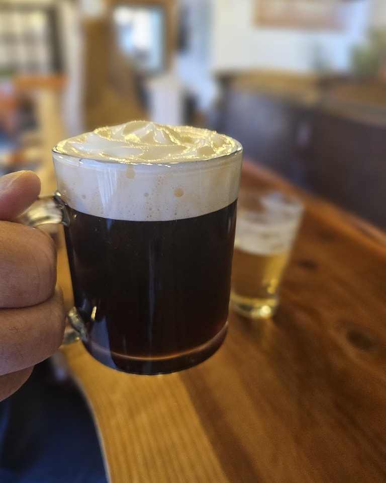 Don't feel like doing dishes today? Come warm up with a beverage and enjoy some nibbles from Subo 😋
#crowandcart #eugene #cocktails #mocktails #coffee #eugenbarscene #blackfriday #whiteakerneighborhood