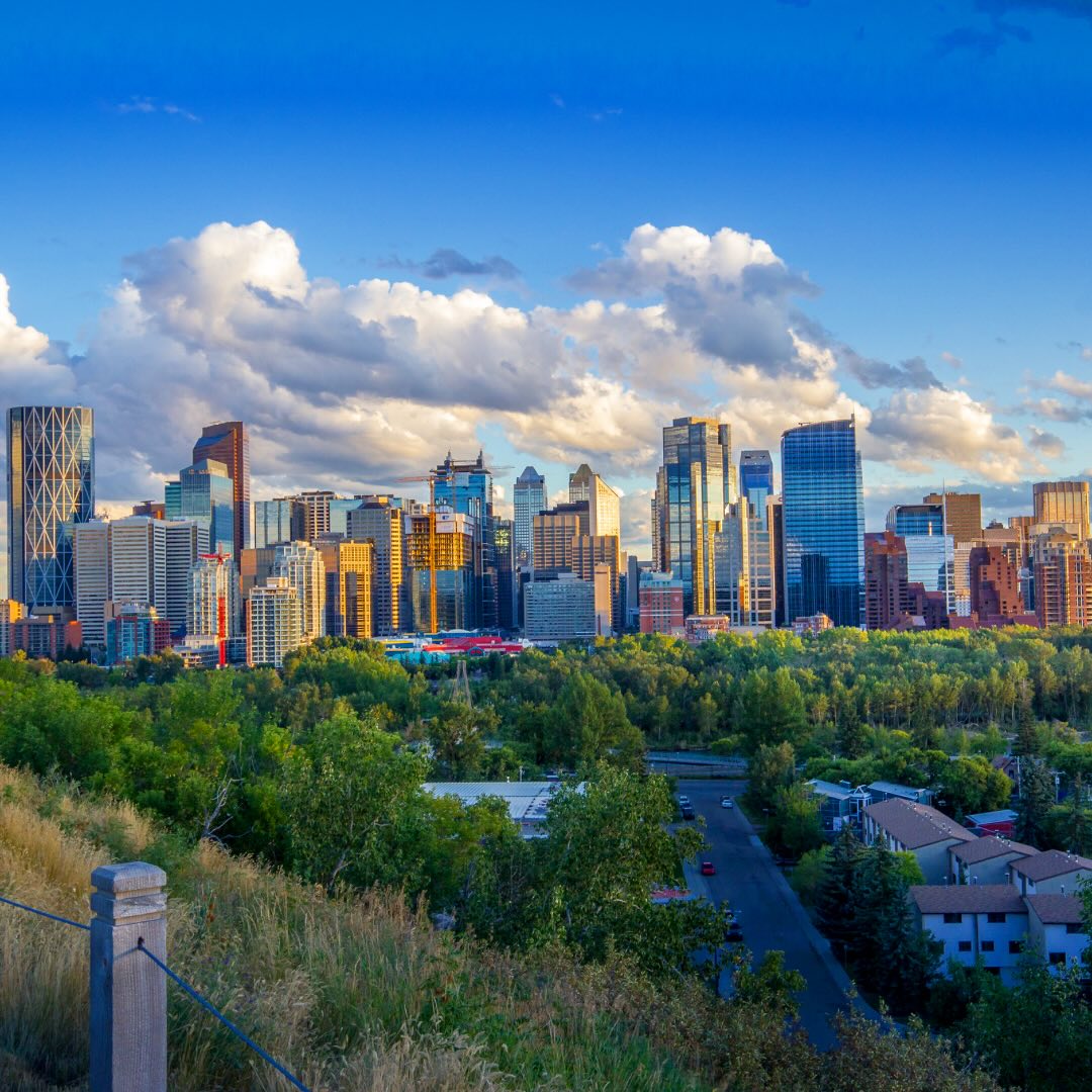 Spring whispers its arrival in Calgary, but the snow decides to tell one more winter tale. 🌨️🌸 Stay tuned for a season of change and unexpected beauty.
#SpringInCalgary #StayTunedForSpring #calgary #yyc #yycsnowstorm #yycspring #yycfakespring #yycsecondwinter #orthird #changesarecoming #excitingtimesahead