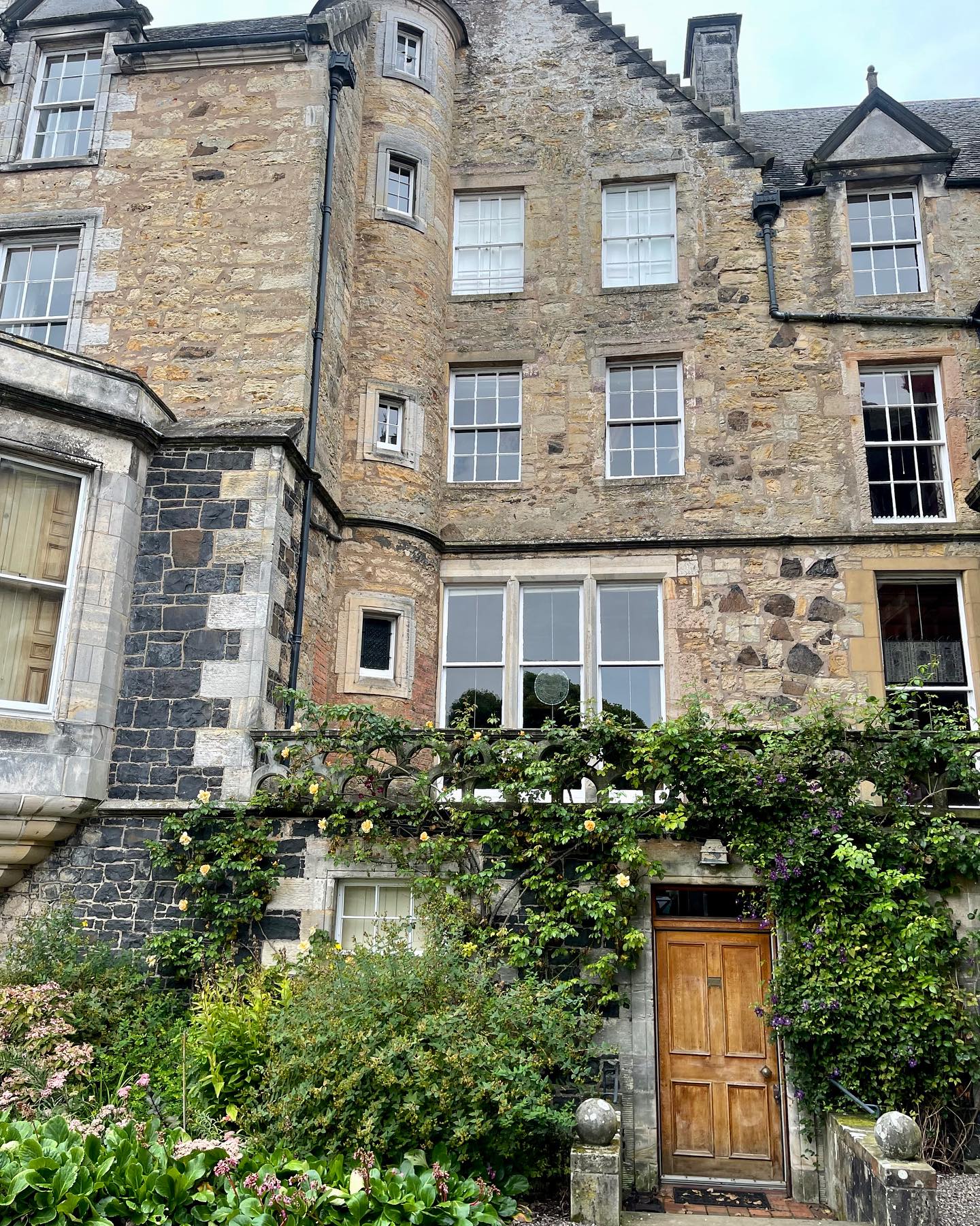 On my recent trip to Scotland I had the pleasure of visiting this extraordinary Fife estate built in 1595. The exquisite, art-filled interiors, updated by the late Thomas Parr, were a magical backdrop to enjoy some homemade shortbread and tea.