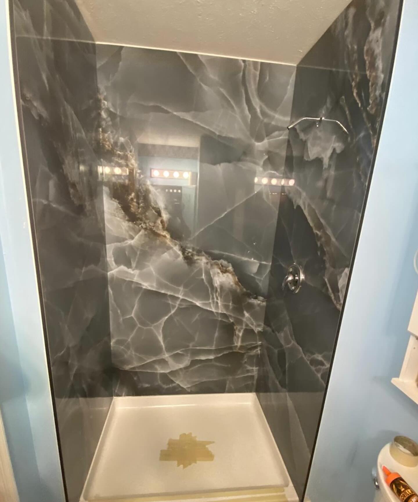 Even in a compact bathroom, the XL tiles fit seamlessly, adding a touch of modern style with their design.
FREE estimate contact us to discuss your potential project.
📞(240) 242-9316
📧frvremodeling.com #design #flooredecor #tile #tiledesign #dc #washington #remodeling #tilexl