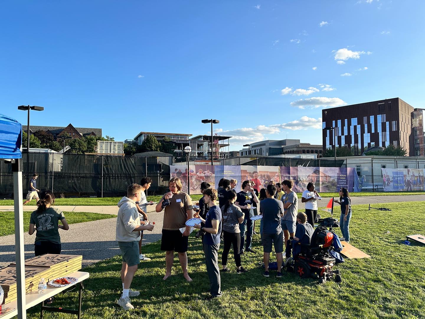 Thank you to everyone to came out to sports and pizza yesterday! 🏐 🍕
Meet us at the Union tonight at 6:30 for board game and boba!