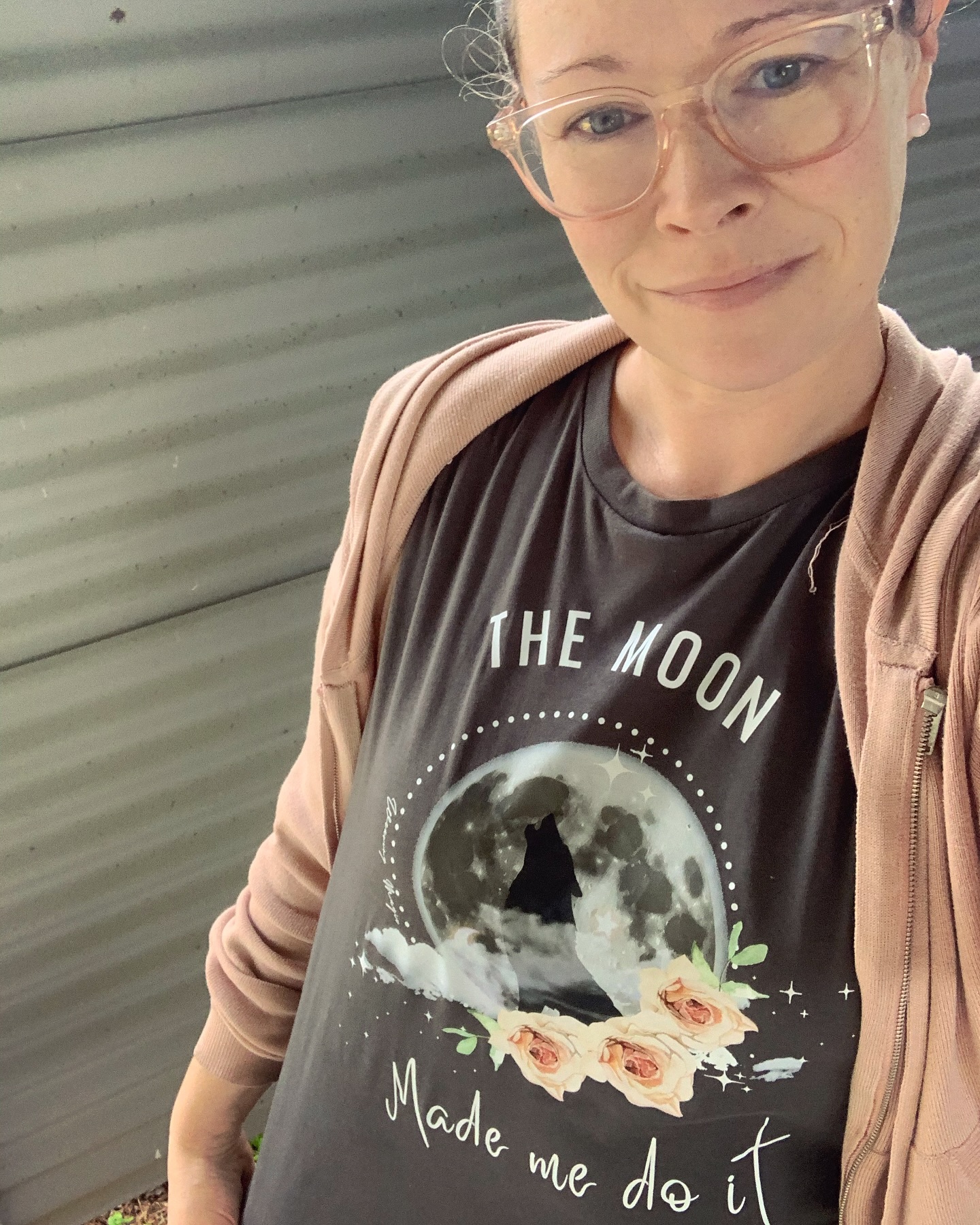The Moon Made Me Do It 🌝
If you need me to hook you up with this tshirt, comment below and I can shoot you the link. One of my faves ✨