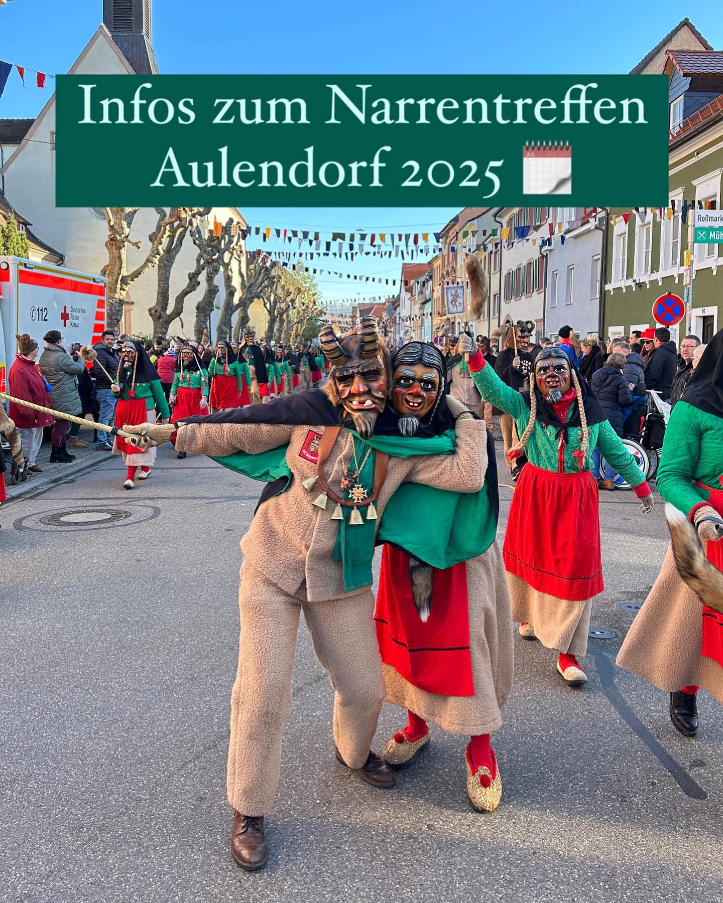 Liebe Zunftmitglieder,
wie vielleicht schon bekannt, werden wir in der kommenden Kampagne zum VSAN Narrentreffen am 15/16.02.25 nach Aulendorf gehen.
Dies erfordert eine sehr frühe Organisation seitens von uns und vor allem von Aulendorf.
Busse und Übernachtung müssen recht frühzeitig save sein. Unsere Musik geht auch mit.
Deshalb brauchen wir recht zügig eine Anmeldung für den Samstag auf Sonntag. Geplant ist am Samstag +/- 9.00Uhr zu starten und am Sonntag 18.00Uhr Rückfahrt. Fahrtzeit ca. 2 1/2h.
Es gibt folgende Möglichkeiten:
- Samstag mit Hotelzimmer
- Samstag mit Massenquartier
Preise sind leider noch nicht ganz save, weil wir erst eine Zuteilung des Hotels nach der Anzahl der Übernachtungen bekommen (Aulendorf organisiert die Übernachtungen)
Bus Preiss liegen wir bei ca. 40-45€ liegen pro Person. (Samstag/Sonntag Fahrt)
Auch die Zugmöglichkeit haben wir ausgelotet (Scheitert an der nicht optimalen Verbindung, vor allem Sonntag zurück)
Wir werden am Freitag den 03.05. von 18.00Uhr bis 20.00Uhr einen Vorverkauf im Geißenstall veranstalten.
Anmeldegebühr liegt bei 50€, die bei Nichtteilnahme leider nicht erstattet werden kann. Außer man findet Ersatz!
Die Anmeldung für Sonntag findet zu einem späteren Zeitpunkt, spätestens im Frühherbst statt. Hier wird der Fahrtpreis günstiger sein.
Des Weiteren werden wir uns mit den Narrenzünften Triberg und Furtwangen kurz schließen um Busse so effektiv wie möglich zu belegen!
Narri-Narro
Eure Narrenzunft