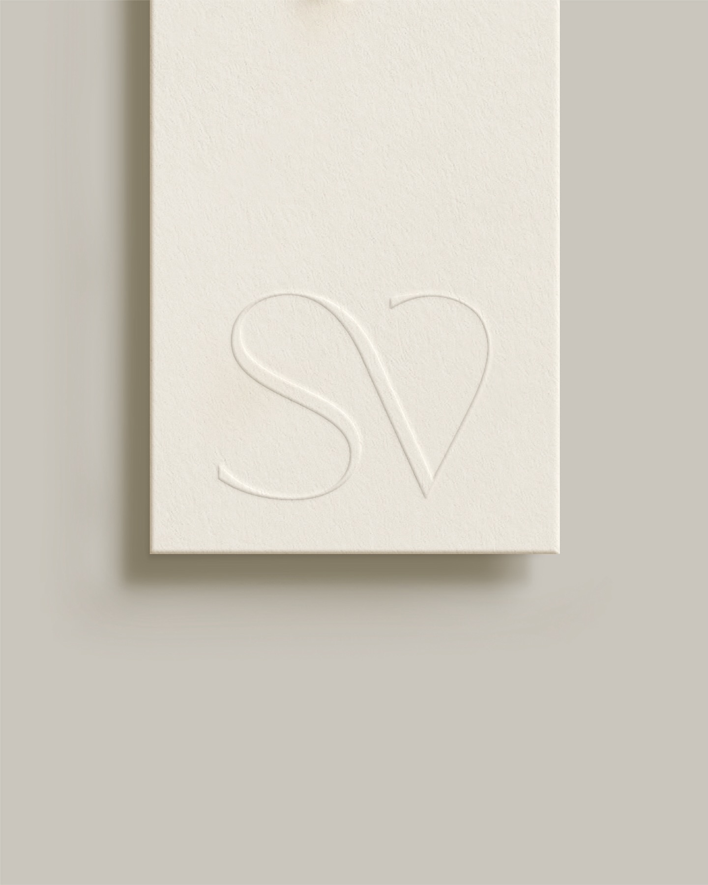 2/3 SIANA V - Luxurious lifestyle content showcasing achievable ways to elevate both your home and wardrobe. Connected, elevated, impactful.
Designer: @elizabethdukedesign
Personal Branding: @siana.v