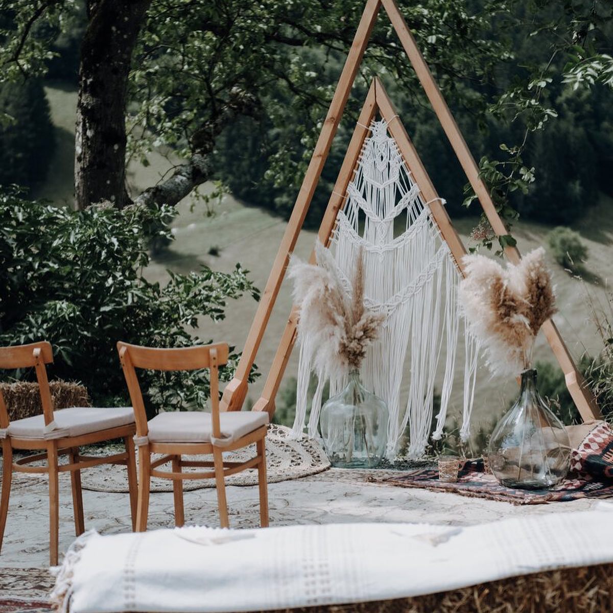 Traubogen Designs ✨🤩 - welcher ist euer Favorit?
1, 2, 3 oder 4 …
Oder ein ganz anderes Design? 😊
#bohowedding #bohostyle #weddinginspiration #dekoverleih #bohemianstyle #dekoration #traubogen #freietrauung #backdrop #weddingphotography #bohowedding