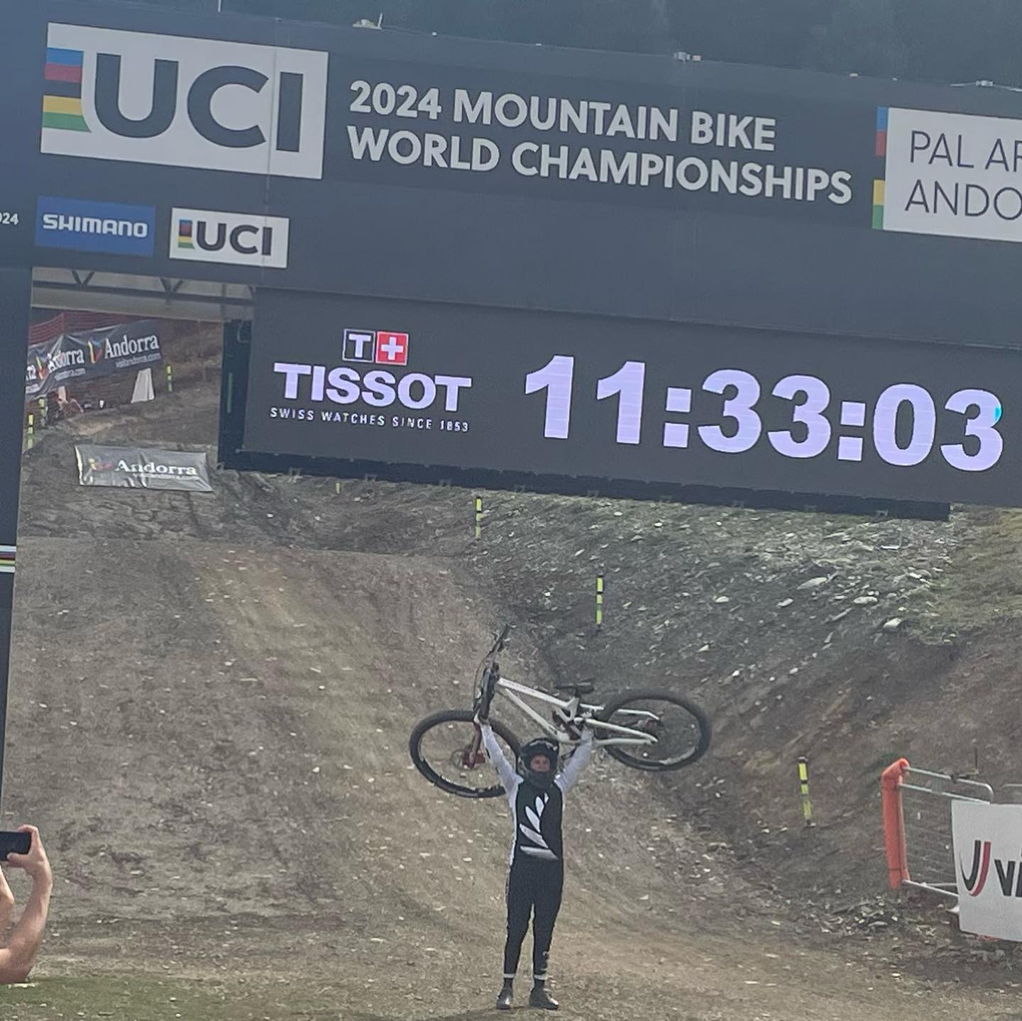 This woman and her family! 🥝 🇳🇿
The biggest shout out to @ericevanleuven for smashing the World Champs track all weekend to retain her Junior Womans Rainbow Jersey for the second year in a row, also putting out the fastest race time of all the women!!
We are all so proud of you always mate! Whanau ❤️
@wallace_training
#wallacetraining
#mtbcoaching #mtbcoach
#mtbfitness #mtbpt #mtbpersonaltraining #mtbpersonaltrainer
#downhillmtb #downhill #dh #downhilltraining #downhillcoaching
#enduromtb #enduro #edr #endurocoaching
#xcmtb #xccoach #xctraining
#roadcyclingcoach #roadracingcoach
#cyclecoaching #cyclecoach #cyclepersonaltraining
#cyclingpersonaltrainer #cyclingcoach
#cyclingcoaching