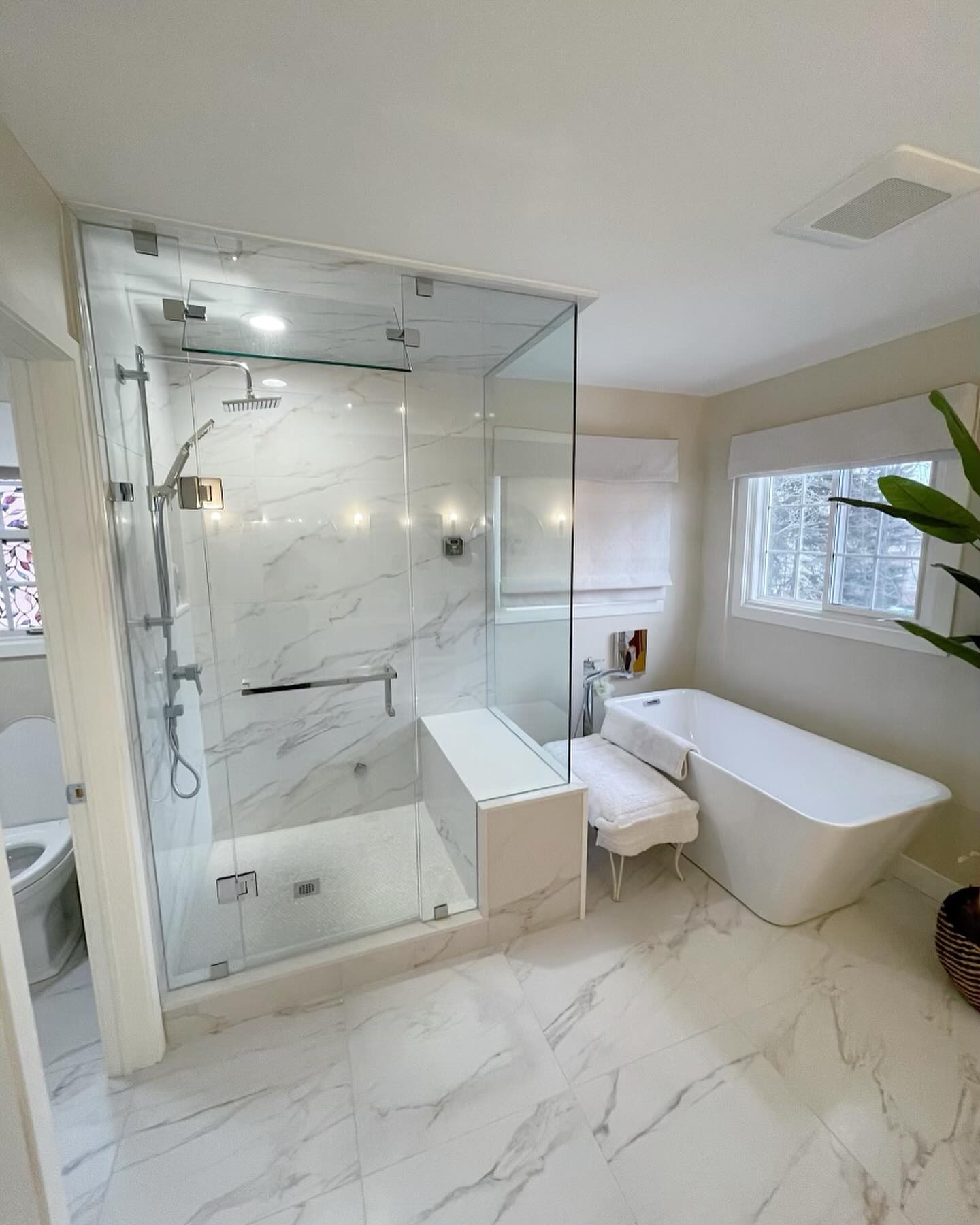 Steam shower and stand alone bath tub. Tons of cabinet space in this custom floating vanity too! We are very pleased with how this project turned out!
.
.
Cabinets supplied by : @kitchencourt
#bathrooms #bathroomdesign #bathroomsofinstagram #quartz #quartzcountertops #floatingvanity #custombathroom #standalonetub #whiteinteriors #whitebathroom