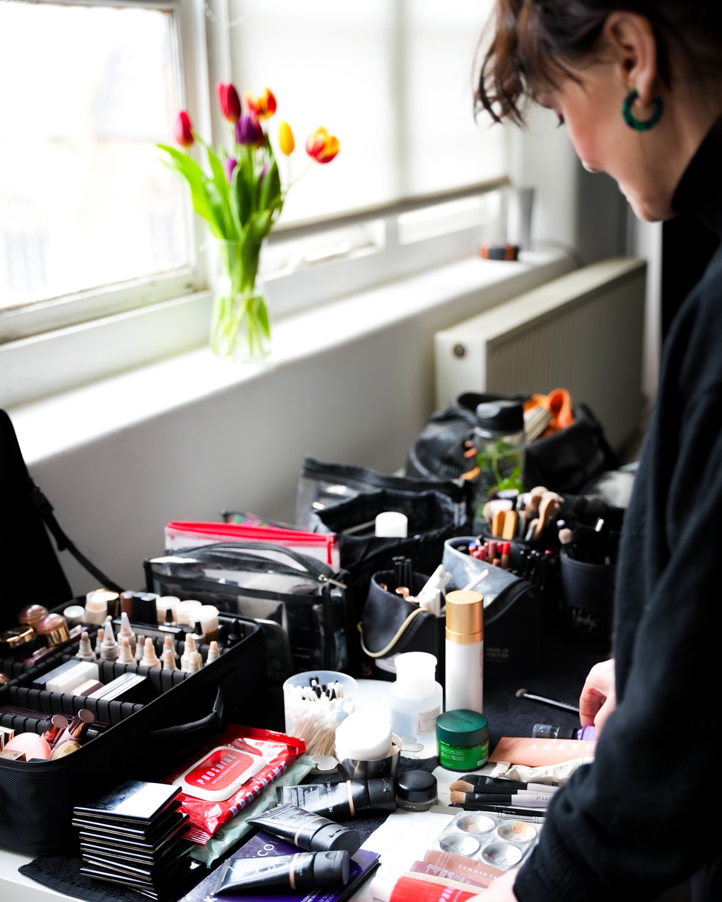 Behind the scenes with international makeup artist @joleversuch , founder of @untitled_no1 working on one of many shoots here at the studios. #makeup #creative #style #fashion #cosmetics #theface #photography #video #content #editorial #bts