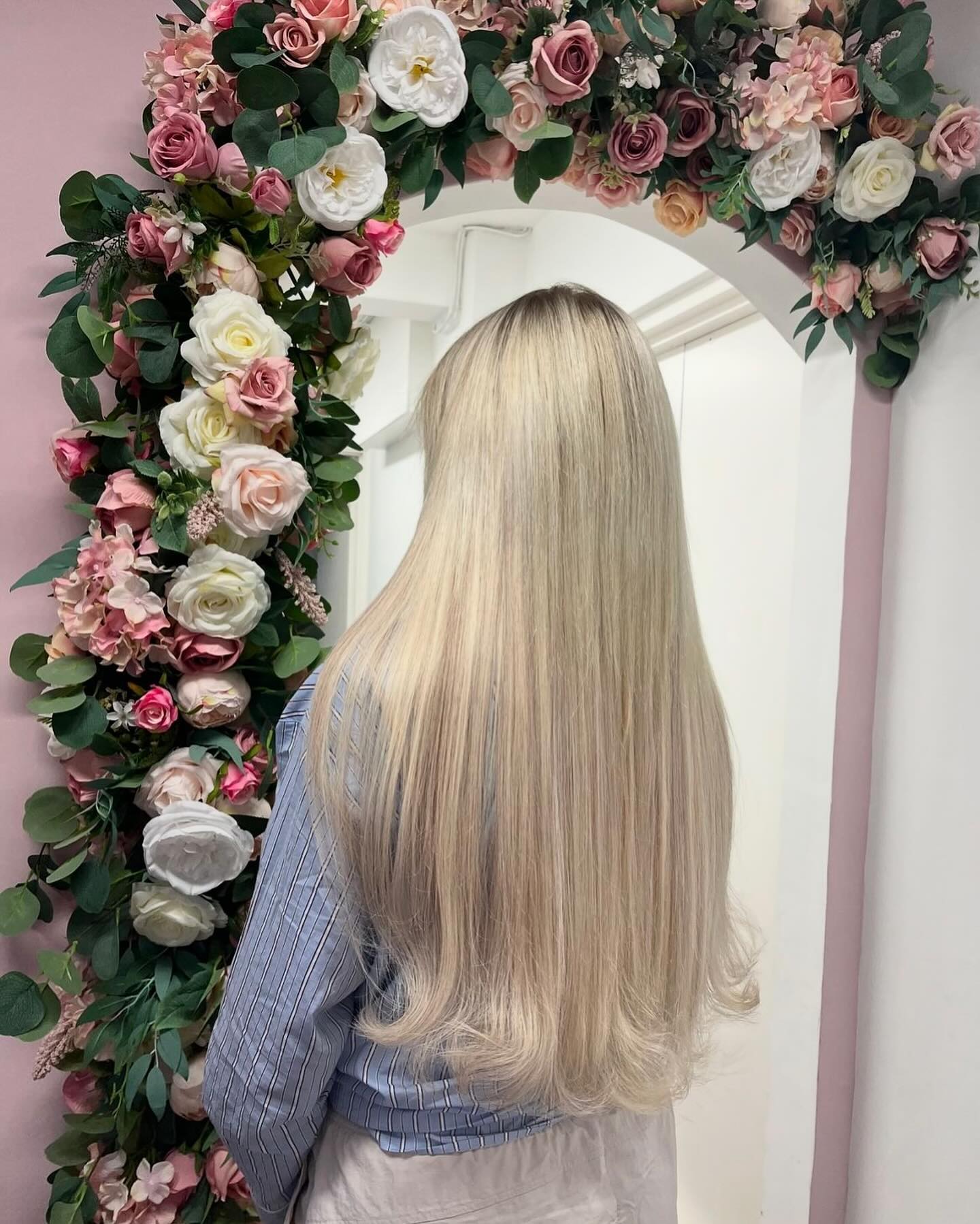 All methods of Hair Extensions including Hair Loss Intergration AND Training Courses available with Hannah @wildflower_hair_educator at AURORA. 🎀
#hairextensions #nanobonds #weave #hairlossintergration #hairextensiontraining #hairextensionsfleet #hairextensionshampshire #hairextensionssurrey #hairextensionsberkshire