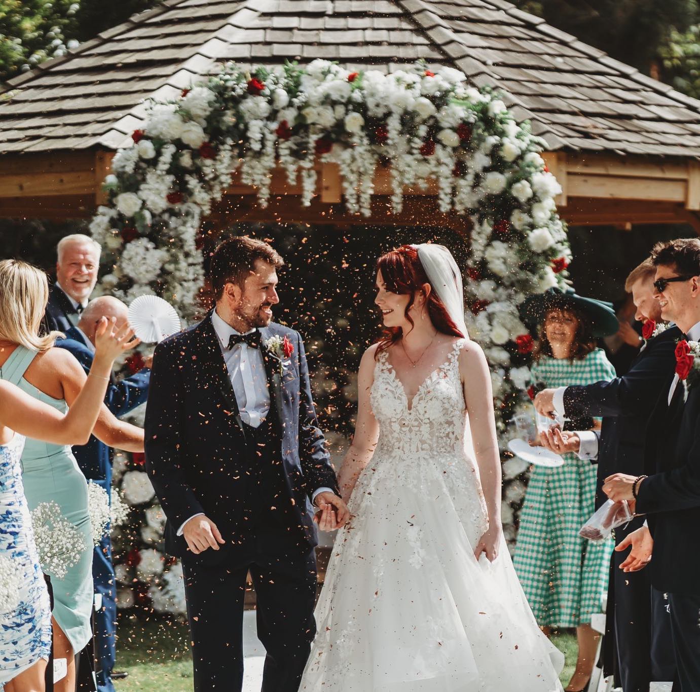 Chantelle & Stephen 6th September 2023 🌹
Stunning VIP Roses & black napkins. Stunning designs and styling items for our amazing couple.
#blackandwhitewedding #redroses #blacksatin #blackwedding #blacktie #blacktuxedo #tjdesignerweddings #coverITWeddings #weddinglouboutins #louboutin