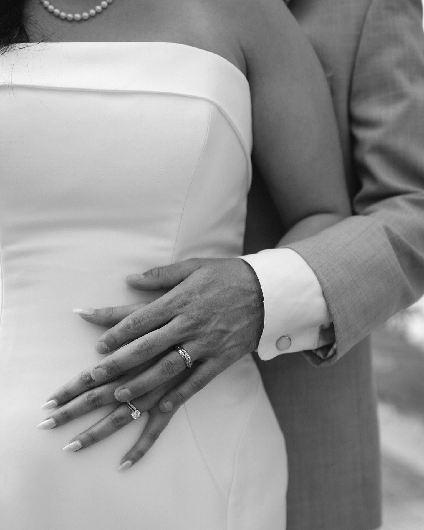 working on all my sweet wedding galleries in the car today!! I cannot believe today is moving day.🥹😭😭😩👋 we’re going to miss Florida so much!!