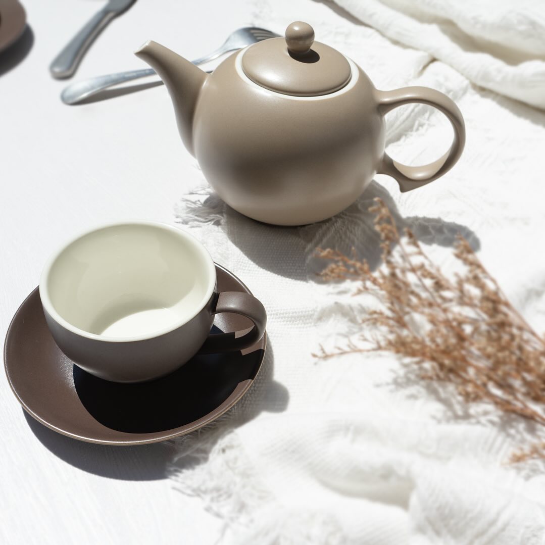 Indulge in a tea party experience with our De Terra collection. Discover a delightful range of coffee tea cups in three distinct styles, each available in three different sizes, complemented by the perfect teapot or coffee pot. Immerse yourself in the beauty of our six stunning neutral shades with a semi-matte glaze.
#teaparty #donbellini #deterra #coffeecup #coffeelover #tableware #dining #tablesetting #teapot #coffeepot #porcelain #matteglaze #drinkware #ceramics #teaset #neutraltones