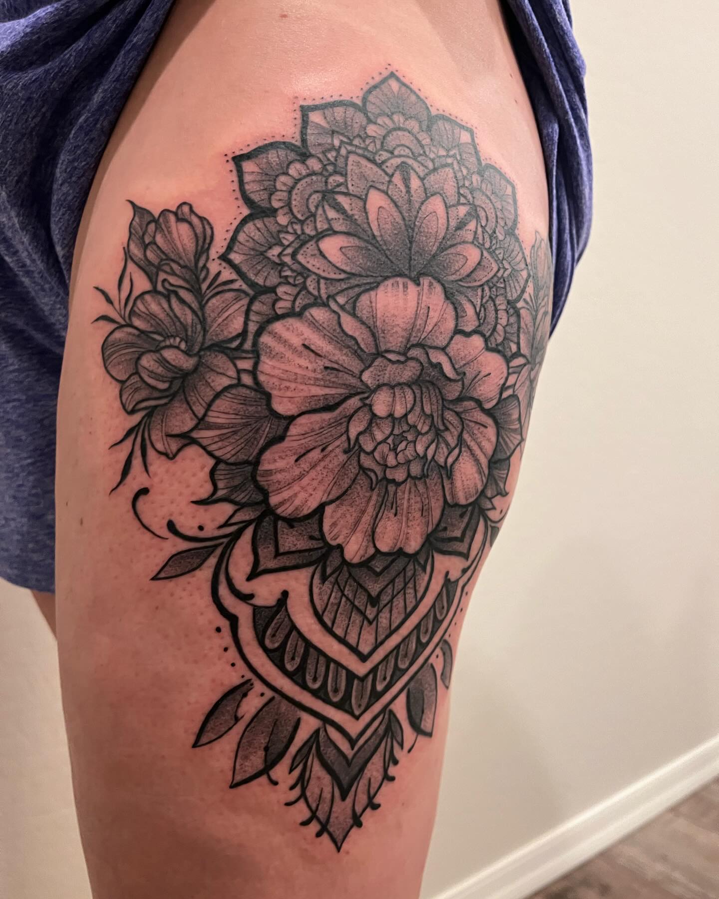 I love meeting new people with a similar mind and vibe. Thank you for being so wonderful, can’t wait to tattoo you again! @kim.huston.3