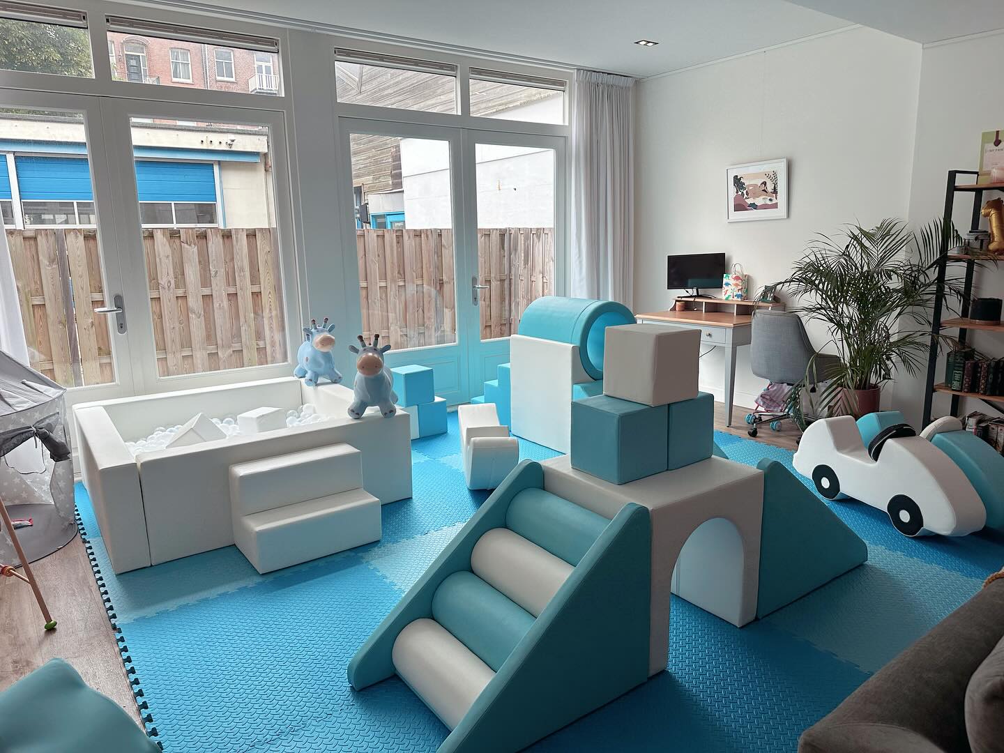 🎉 Happy birthday, little one! 🎂 Thank you for choosing @minimunchkinsnl to make your day super special! 🥳 We loved celebrating with you! #BirthdayFun #MiniMunchkinsNL #SoftPlayAmsterdam