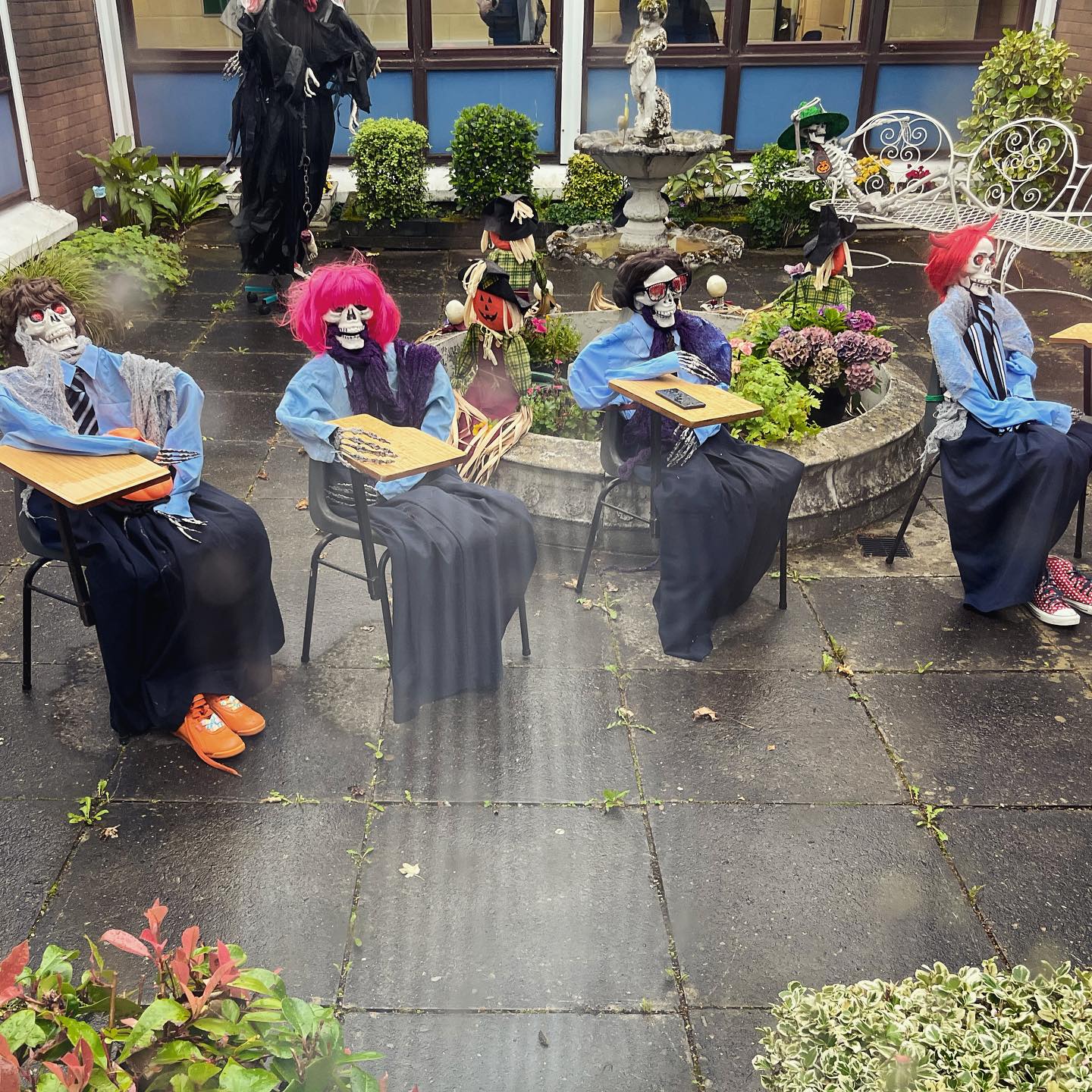 Halloween is always a time for fun and creativity. Hereโs one of the schools with their Halloween themed school yard! Spoooookkkyyyyyy