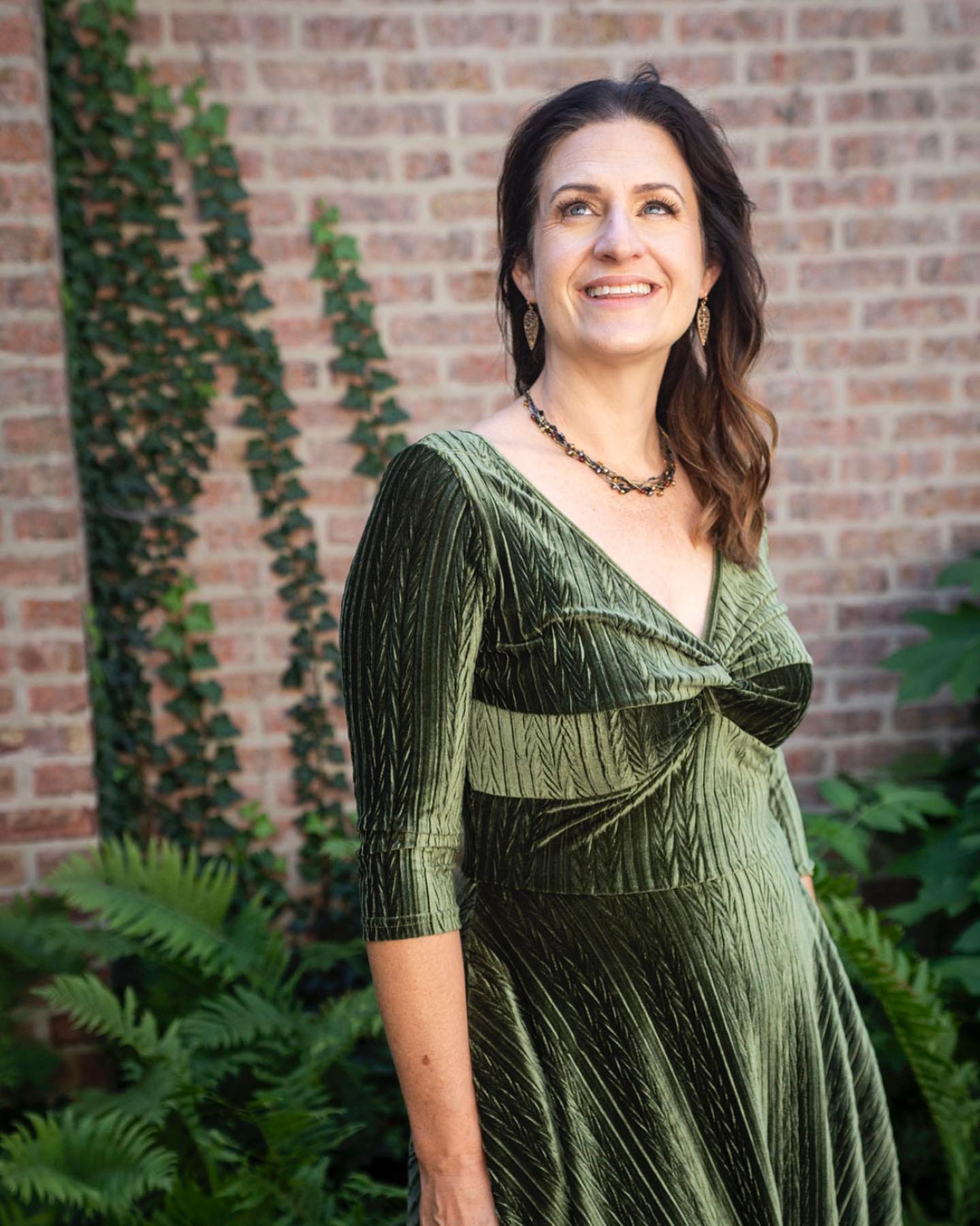 Things are looking up 👀 🎶 🌱
Shows:
🎹 October 1st Sustainability Market, Chicago 11:45am
🎹 October 5th Songwriters in the Round (link in bio for tickets)
@reducewastechicago @ballydoyledg
📸 @hannahcohen
💄 @cfobeauty