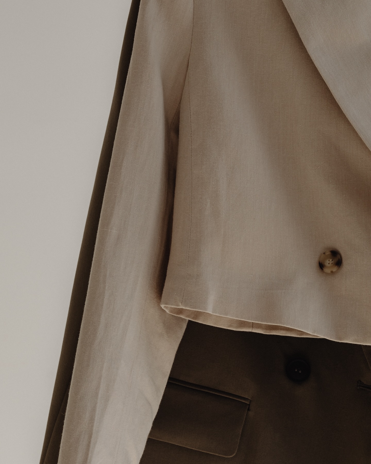 1/3 SIANA V - Luxurious lifestyle content showcasing achievable ways to elevate both your home and wardrobe. Connected, elevated, impactful.
Designer: @elizabethdukedesign
Personal Branding: @siana.v