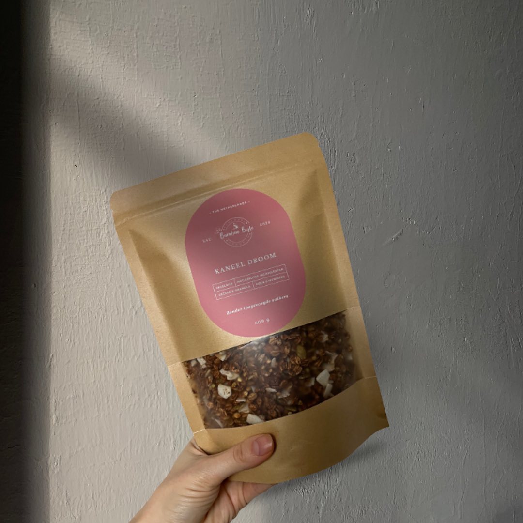 ✨ Ever wonder why it’s called “granola”? It’s actually named after the “granula” cereal created by Dr. James Caleb Jackson in the 19th century. But here’s the twist—John Harvey Kellogg, a fellow breakfast enthusiast, developed his own version and called it “granula” as well. To avoid trademark conflicts, Kellogg changed the name to “granola.” Today, we honor this rich history as we continue to craft our own healthy delicious granola blends. 🌿🥣
