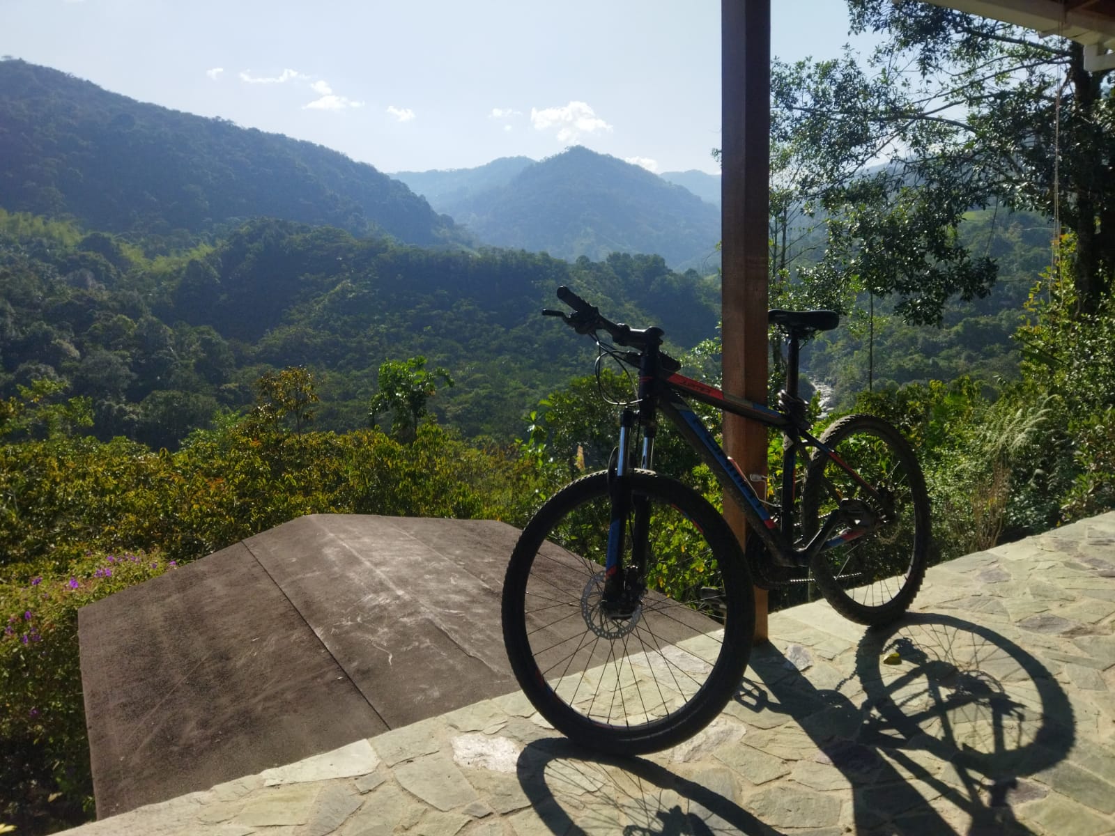 Pedal your way to fitness while at the Reserva! 🚴♂️🏔️ Riding a bike in the mountains not only offers breathtaking views but also gives you a full-body workout. Embrace the challenge and enjoy the ride! 😉
#ReservaLasCorrientes #Reserva #Hotel #Staycation #Finca #Naturaleza #Antiquioa #medellin #Colombia #DigitalNomad