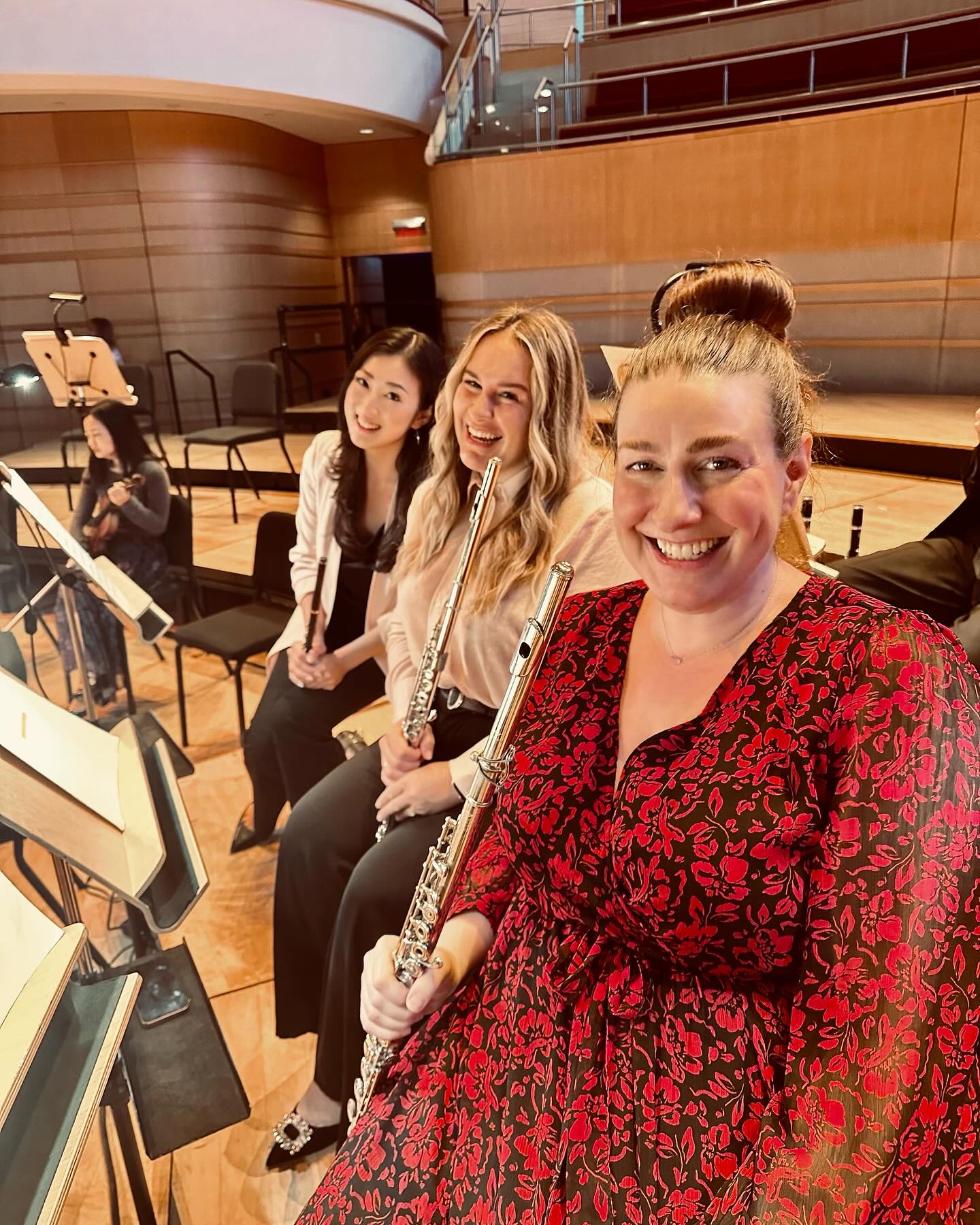 I had so much fun playing with amazing @johannaborenstein19 @jenniferjoflute and @pacificsymphony in my favorite, most beautiful Segerstrom Concert Hall for the past week ❤️
Thank you so much for having me @smolenben 🥰
Shoutout to my best ever Dad who is visiting from Poland and shadowing me everywhere 😍