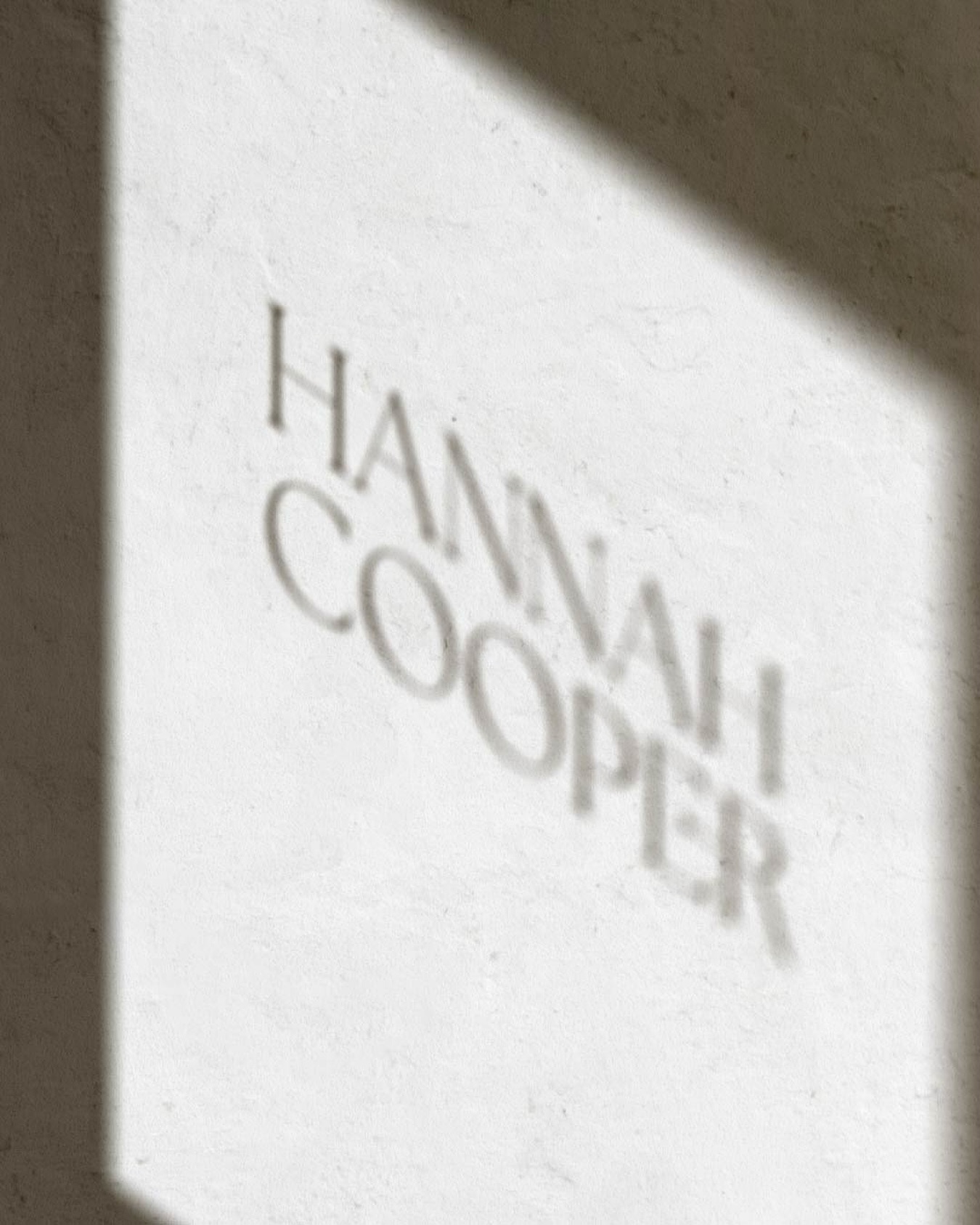 1/3 HANNAH COOPER PHOTOGRAPHY: Specialising in capturing moments filled with raw emotion and intimate connection. Hannah has a talent for preserving life’s most fleeting memories, creating images that provoke feeling.
Designer: @elizabethdukedesign
Client: @hannahcooperphotography