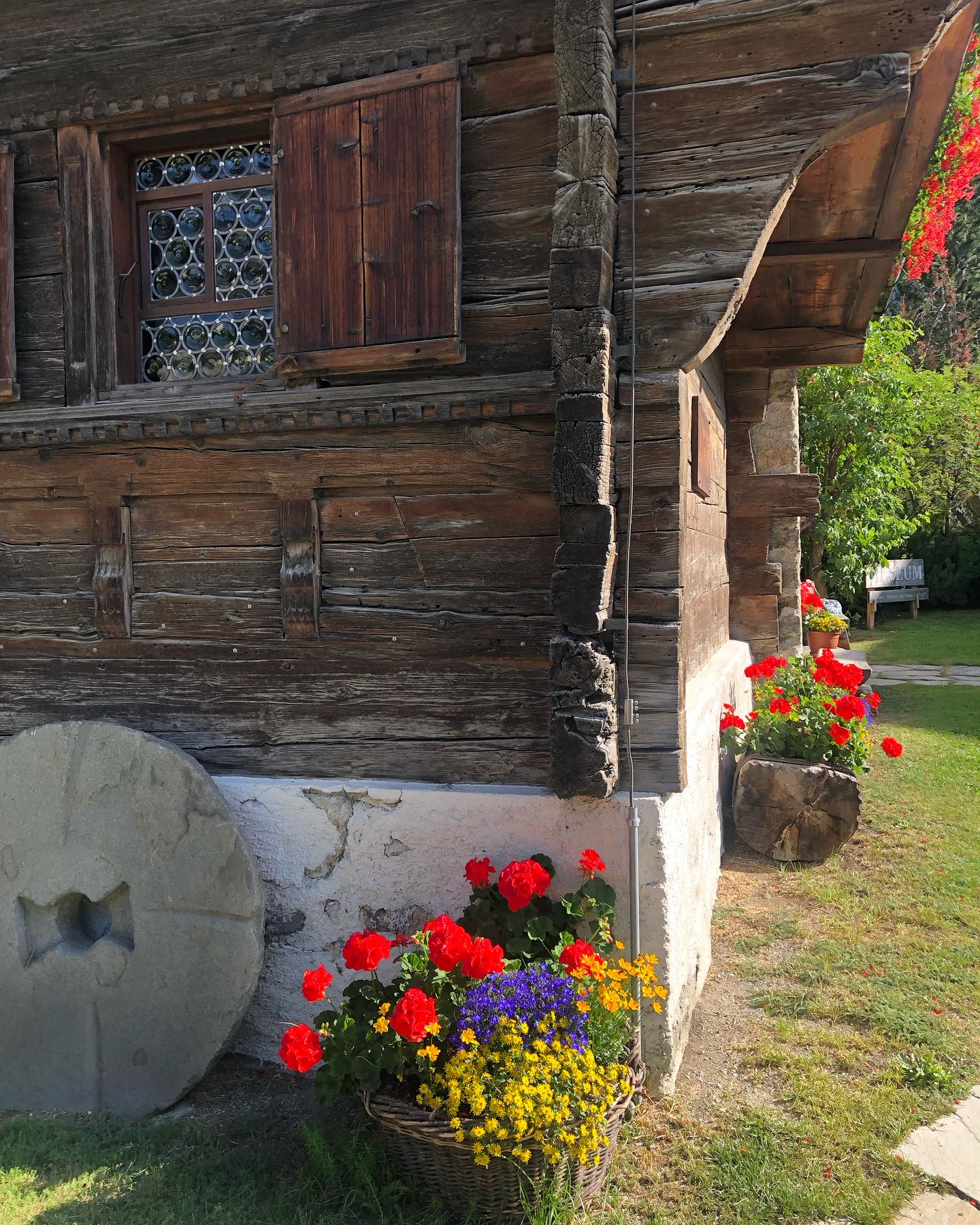 Das Museum ist jeden Mittwoch und Freitag von 15.00-17.00 Uhr geöffnet. Wi freuen uns auf ihren Besuch. www.museum-klosters.ch#heimatmuseum#nutlihüschi#walserkultur#heimatliebe#klosters#prättigau#graubünden