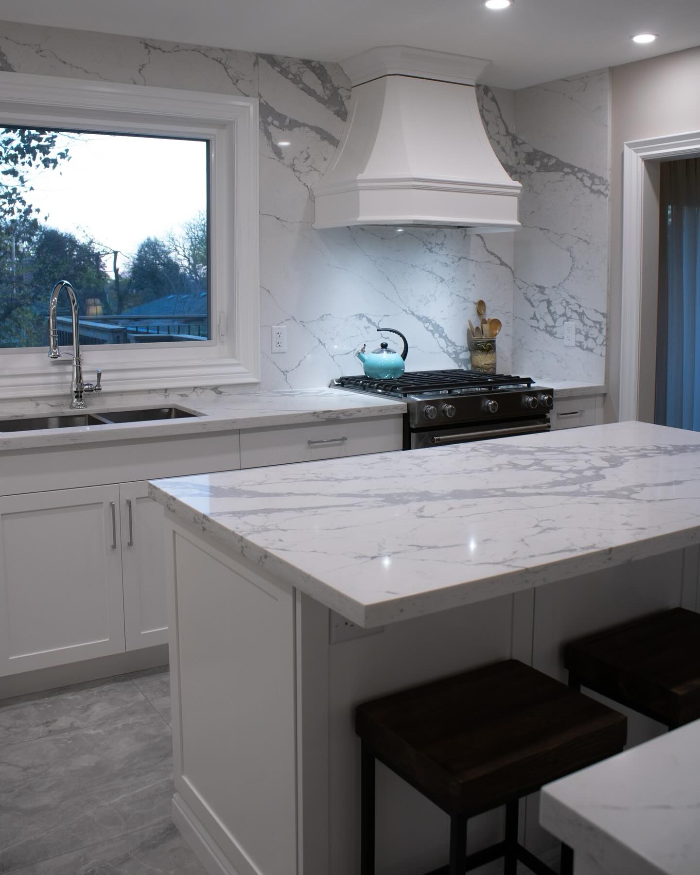 Here is to a Happy and Healthy 2024!
This is a kitchen install we did for @hawks.custom.cabinetry and it turned out great!
We completely gutted this kitchen from its original lath and plaster. Removed all the bulkheads. New electrical, plumbing and gas was run, along with all new drywall.
Cabinets supplied by : @hawks.custom.cabinetry
#whiteinteriors #whitekitchen #quartz #quartzbacksplash #customkitchen #marble #kitchendesign #kitchensofinstagram