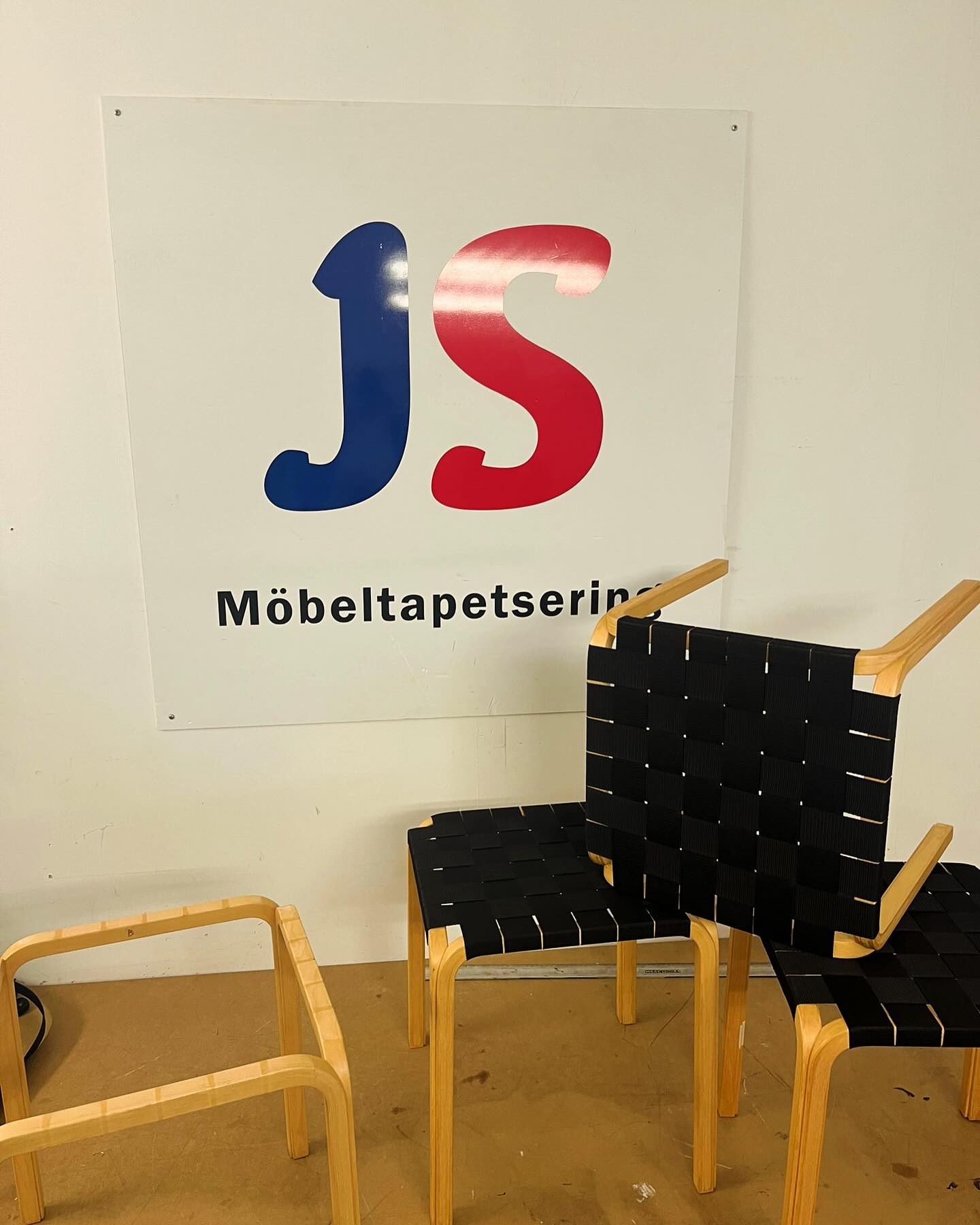 #stol#svart #södertälje