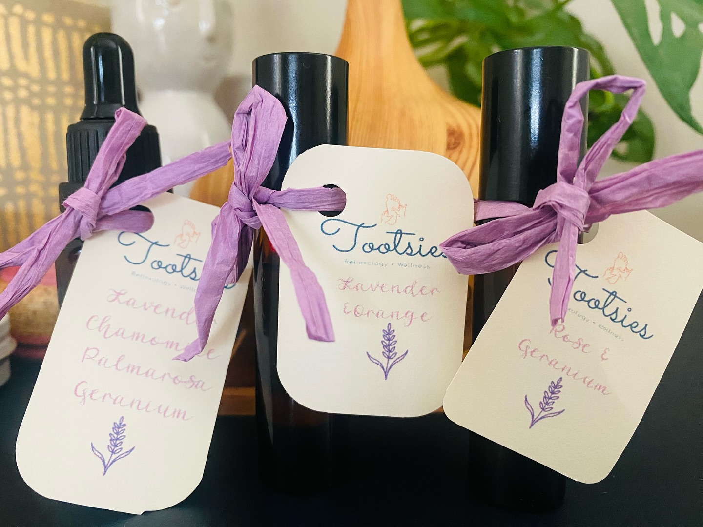 As it’s aromatherapy week I’ve been creating some blends for myself and friends.
Rose is an essential oil which brings lovely memories of my Gran. A positive smell with happy associations can relax or comfort you by evoking memories in an instant through short circuiting to the limbic system.
Aromatherapy and reflexology are great holistic companions. My aroma reflex
treatments are so relaxing for the feet or hands, combining massage and reflex points with a blend of essential oils bespoke for you.
DM if you want to book in ☺️
#aromatherapyweek #aromareflexology #aromareflex #essentialoils #holistichealing #stamfordwellbeing #bourne #reflexology #reflexology👣