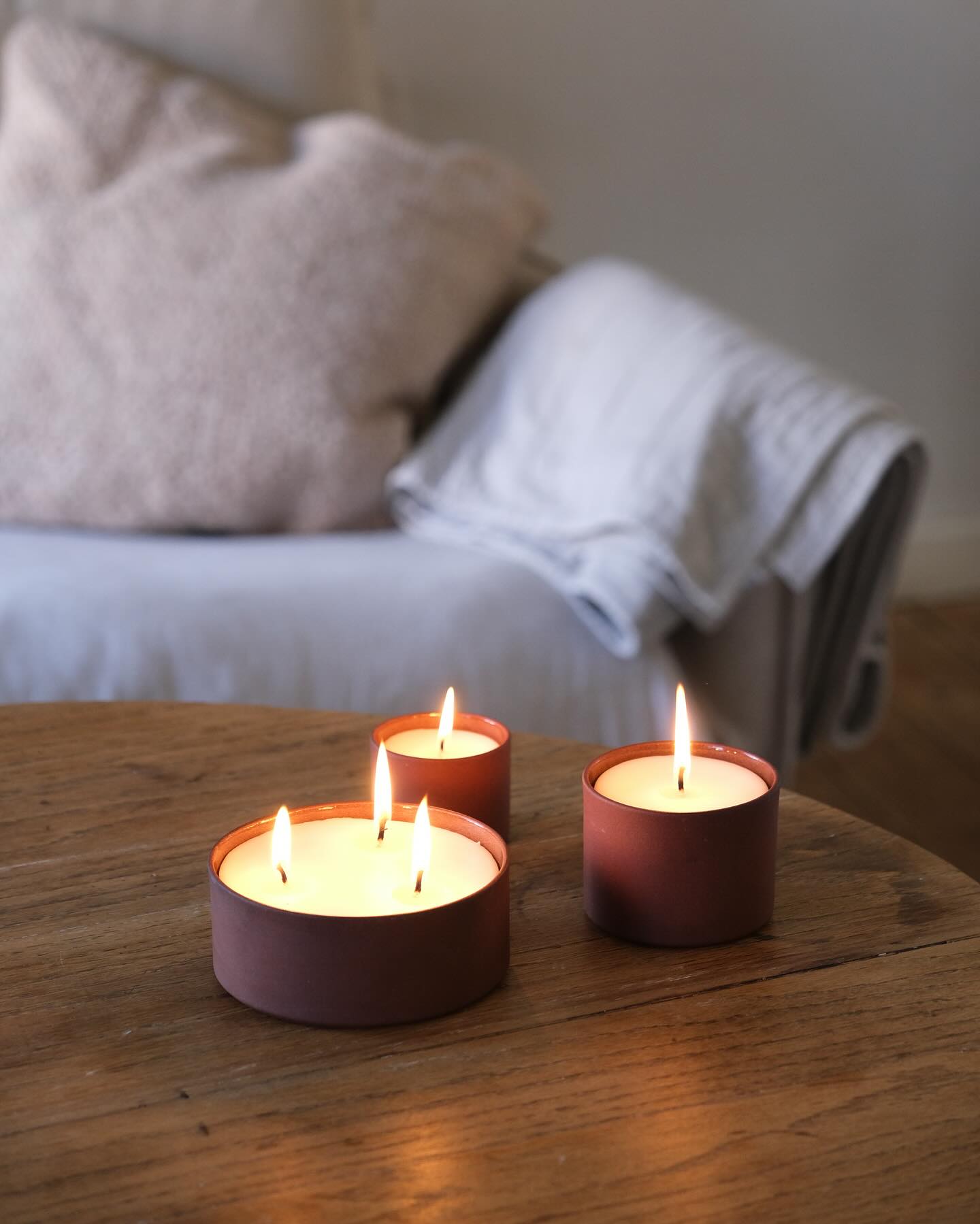 Unearth the charm of warm aromas with this trio✨
Where timeless elegance meets earthy allure. Bring the warmth of the Mediterranean sun to your space with our set of three terracotta wonders 🌞
Set of three Terracotta | R990,00
Large | Medium | Small
Burn Time 100 hours | Wax weight | 1KG
Whether you’re nationwide or local - Shop conveniently on our website or swing by our Woodstock studio for pickup. Link in bio.
#RekindleCandleCo #LocallyMade #HomeFragrances #HomeDecor #ShopLocal #NationwideShipping