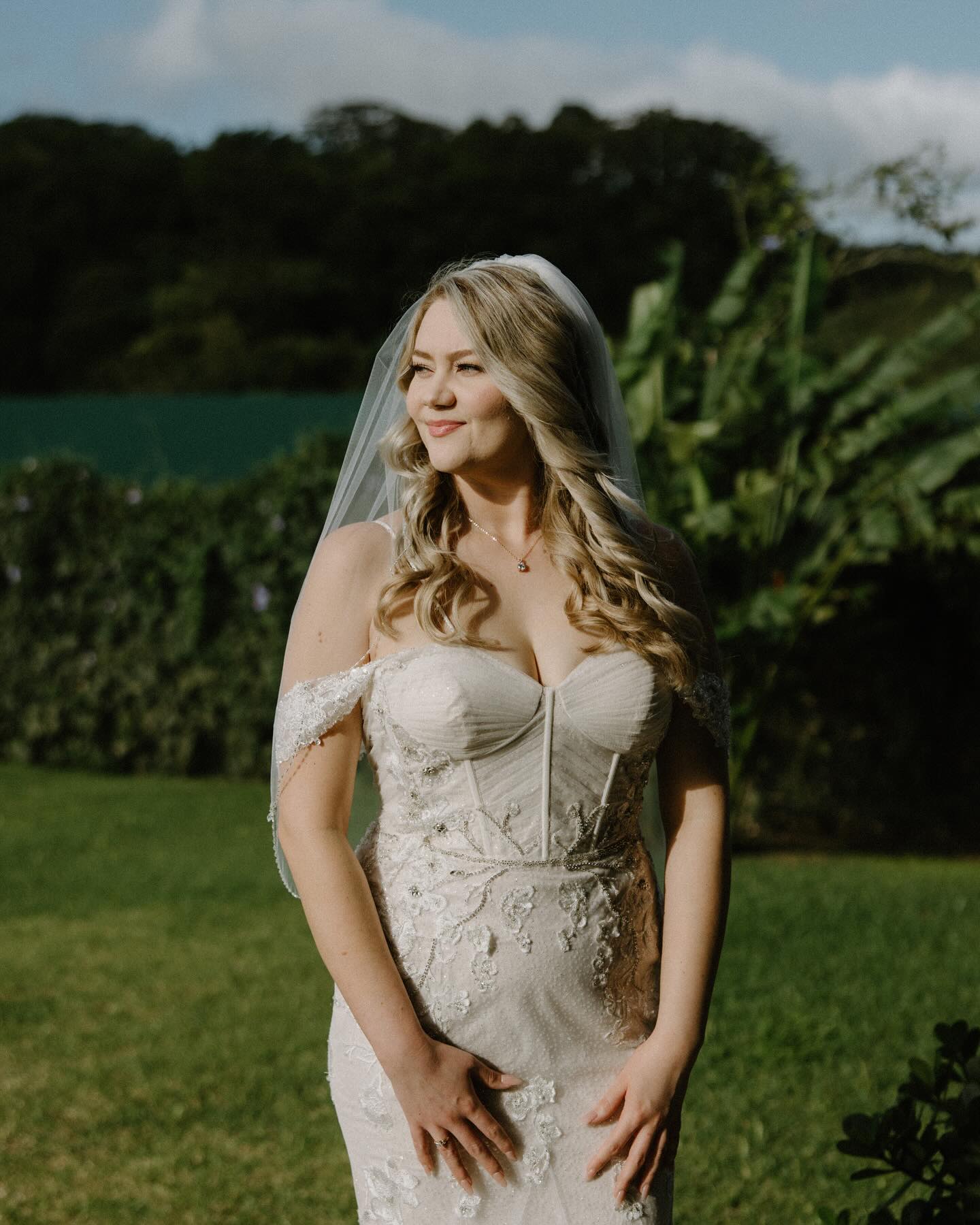 screaming crying throwing up over these bridal portraits with @maryk_hill in La Fortuna last week