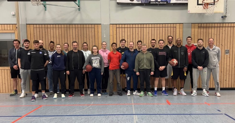 👍🏻Wir gratulieren unserem U16 Trainer Claude Henri Becsangèle zur bestandenen D-Trainer Lizenz 💪🏻🏀