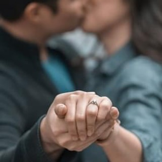 💍 Your engagement ring may be the most treasured item you may own. So it’s important to make sure it’s correctly valued and fully insured. In the case of theft, loss or damage, wouldn’t you rather have the peace of mind that your item would be covered in any of these circumstances?
The costs of materials used in fine jewellery particularly gold continue to steadily rise.
I would love to hear from you. To find out more and to find out more about my service, drop me a message www.treasuredvaluations.co.uk
#jewelleryvaluation #watchvaluation #22caratgold #24caratgold #jewellery #appraisals #engagement #engagementring #registeredvaluer