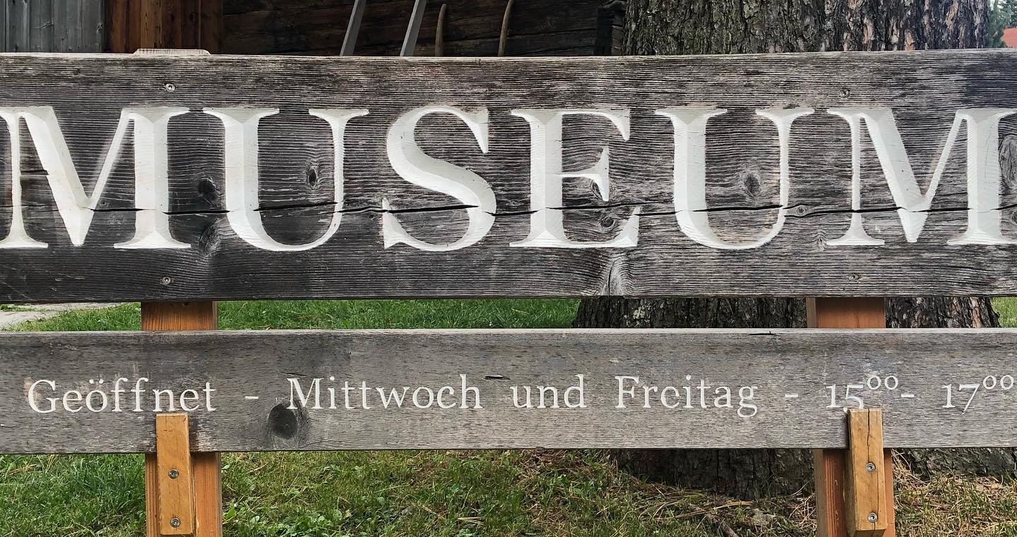 heute und am Freitag öffnet das Museum zum letzten Mal vor der Herbstpause seine Türen🚪🏡.
Wir freuen uns euch im Nutlihüschi zu begrüssen #heimatmuseum#nutlihüschi#walserkultur#heimatliebe#kulturgut#klosters#prättigau#graubünden