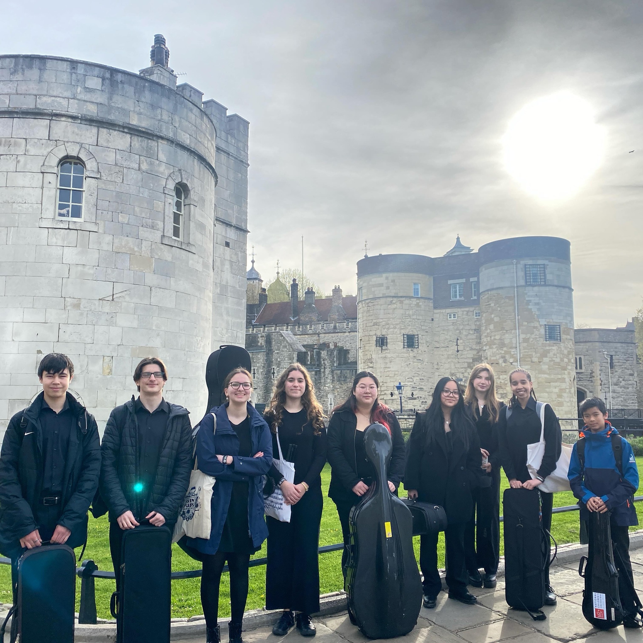 We had a lovely morning last Friday performing at the Tower of London during the British Empire Medal Awards Ceremony. This is a wonderful performance experience for our students and we are grateful to be invited back repeatedly during the year to be part of such special occasions! 🎶🎻
#harrowmusic #musicschoolharrow #harrowyoungmusicians #youngmusiciansharrow