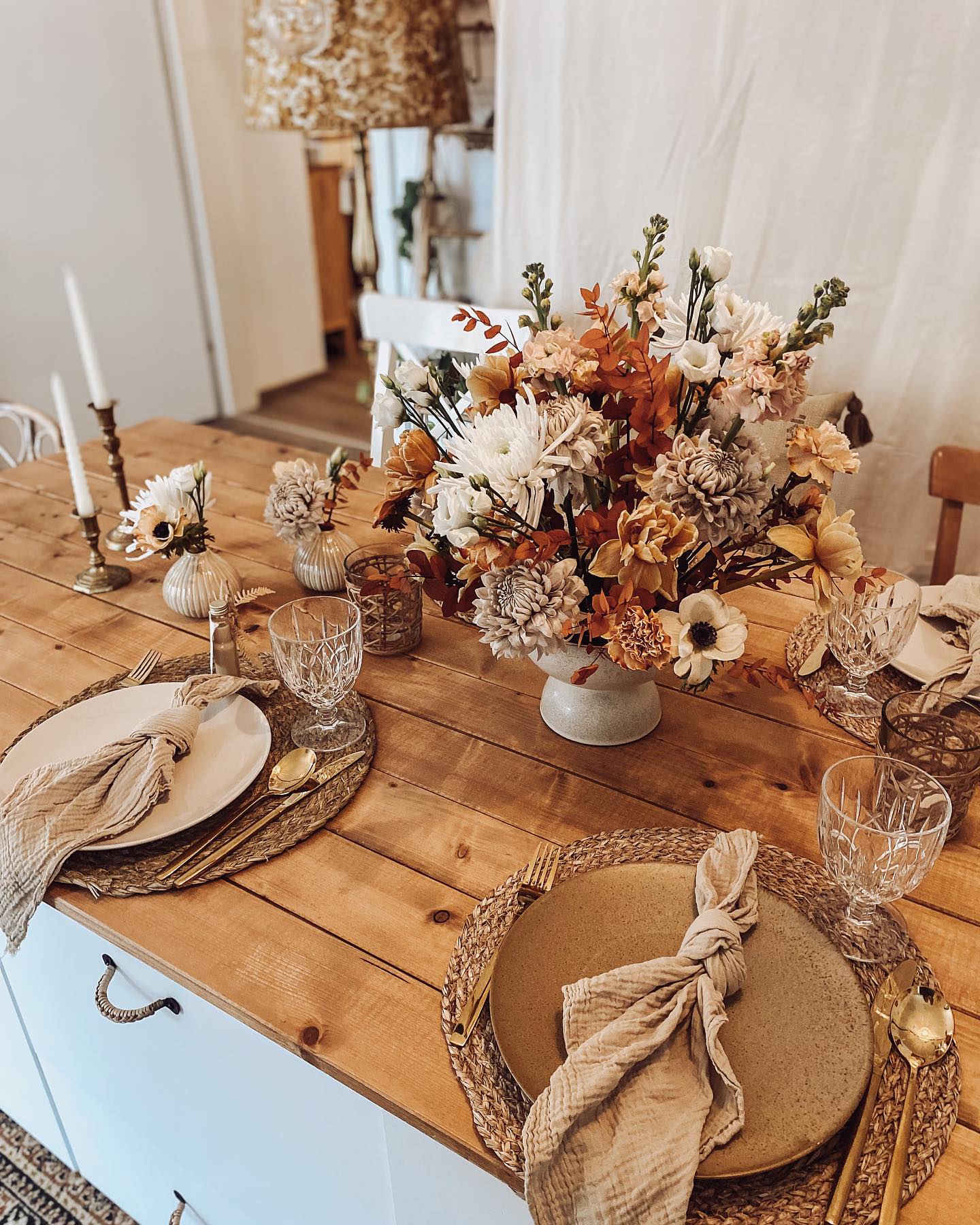 Hallo Frühling ✨!
Wenn’s auch mal ein wenig bunter sein darf auf eurer Hochzeit oder einem anderen Event …🌼
Wie gefällt euch die Tischdeko? Schreibt mir gerne eure Meinung in die Kommentare! 😊
#springcoulors #dekoverleih #dekoliebe #dekoverleihösterreich #tischdekoration #pastellfarben #weddinginspiration #weddingdecor #vintagewedding #springwedding #hochzeitsdeko