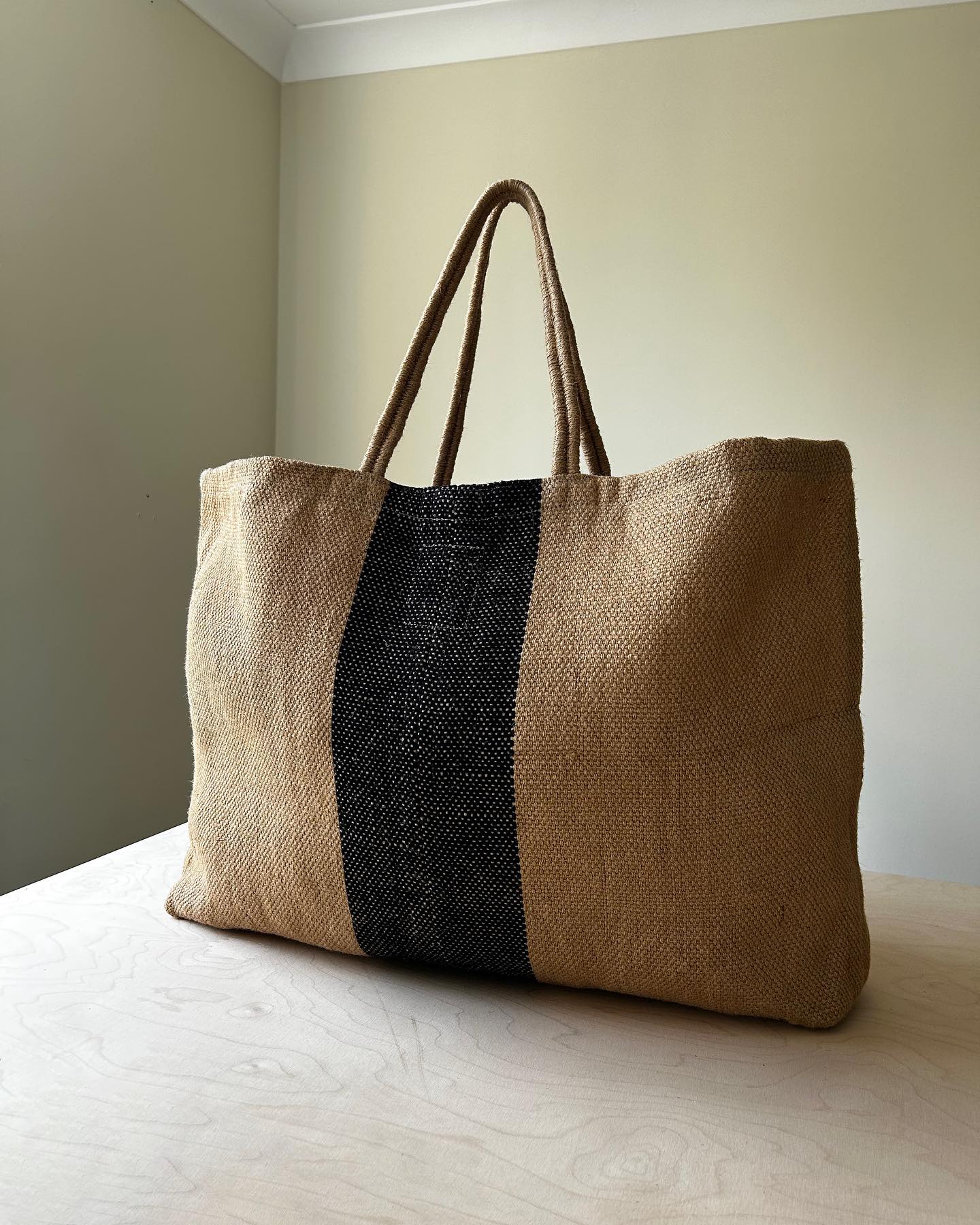 Oversized Jute Hold-alls 🤎
#bagsofinstagram #jutebags #jutebag #jutebasket #handmade #handwoven # #shopsmall #shopindependent #jutecraft #jutebaskets #orenhomeware