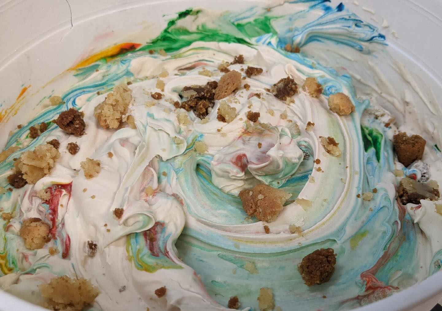 Didn’t get a chance to go and see Mary Poppins this week!? If you missed it, or if you just want to relive the adventure and magic, stop by and get a scoop of our custom Mary Poppins-themed ice cream, Spoonful of Sugar! It has a toasted sugar cookie base, sugar cookie pieces, and gingerbread cookie pieces that’s guaranteed to help any medicine go down 🎶🎭☂️
With apologies also for the late tag, but a big thanks to @morristowntheatre for the order and for putting together such a wonderful show ❤️