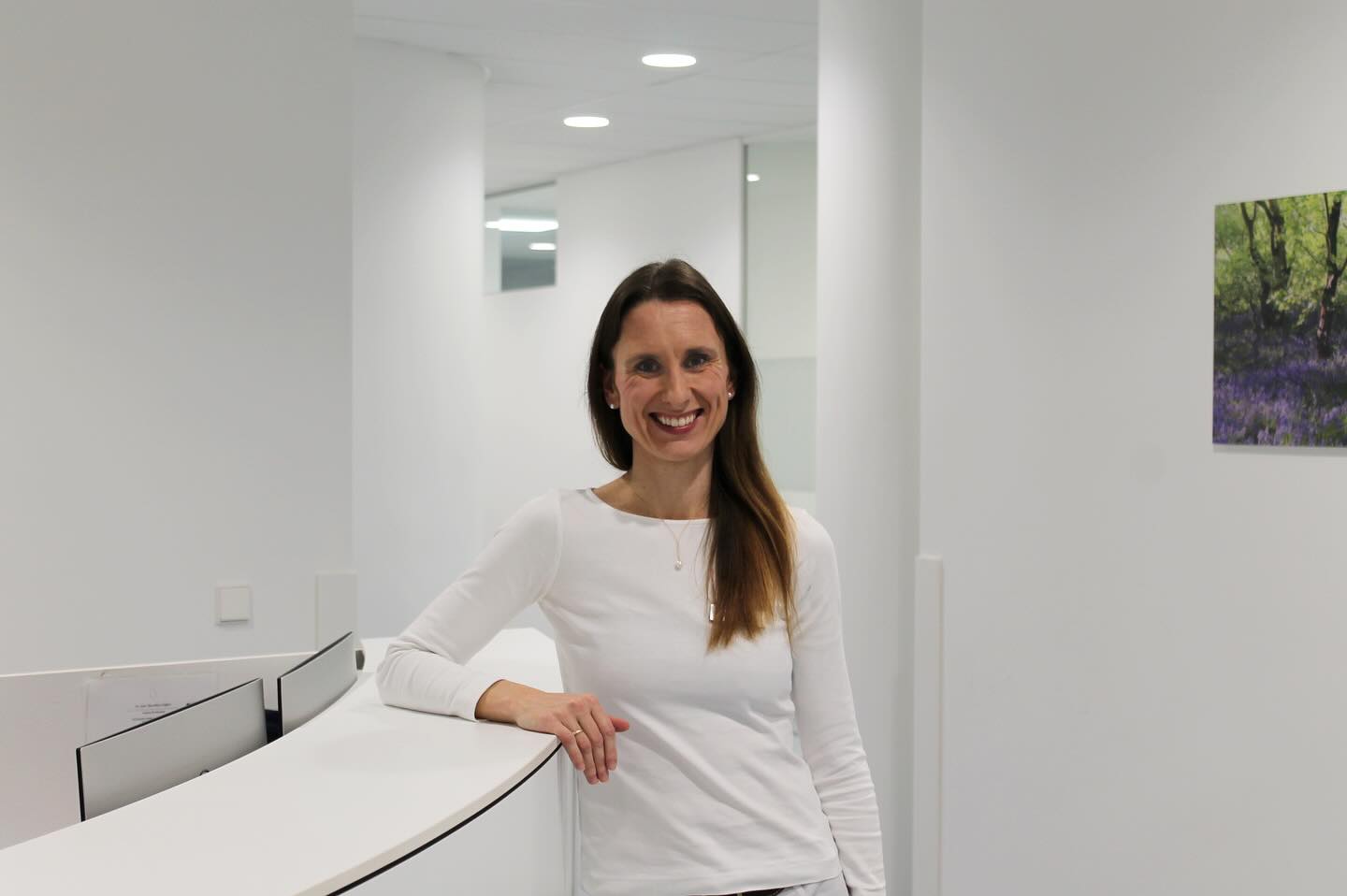 Liebe Patientinnen und Patienten,
ab sofort stehen wir für Euch und Eure medizinischen und ästhetischen Anliegen gerne schon ab 7 Uhr zur Verfügung, sowie am Montag, Dienstag und Donnerstag nun bis 17.30 Uhr.
Bis bald ☀️
#hautarztpraxis #schwabach #nürnberg #dermatologie #ästhetik