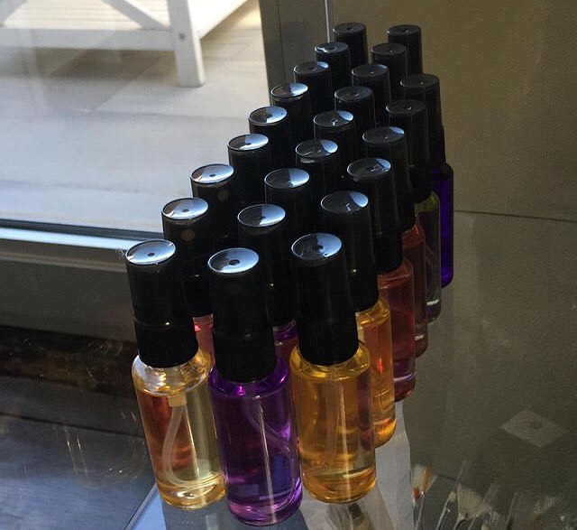 Renkli kokulu tırnak eti ve tırnak bakım yağı 🌸 Ürünler stokta mevcuttur.
Whatsapp sipariş 05434328343 #proteztirnak #tirnakshop #kalıcıoje #kalıcıojeeğitimi #ojem #ojesizgezmeyenlerkulubu #akriliktırnak #jeltirnak #tırnaktasarımı #tırnakeğitimi #nailart #naildesign #hyasminbeauty #kargo #kampanya #firsat #estetik #estetisyen #güzelliksalonu #ķuaför #nailistanbul #proteztırnakmerkezi #proteztırnakmalzemeleri #uvgelnails #gelclenser #proteztirnakegitim