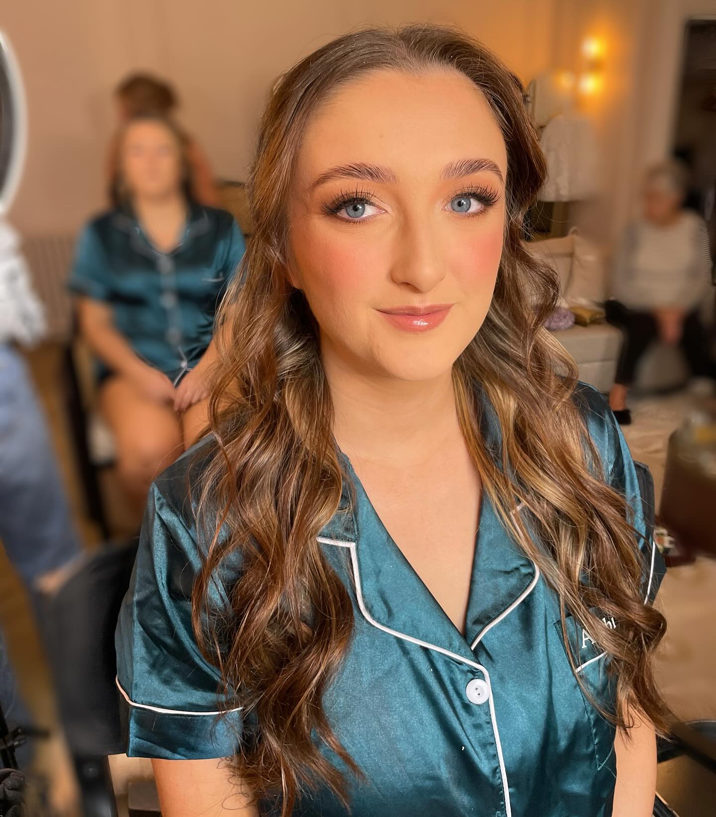 Full coverage and full lash glam for this beautiful bridesmaid ✨✨✨✨✨✨✨✨✨✨
VENUE @mottramhallcheshire
HMUA @fayekenyonhairandmakeup
*
*
Key Products:
@lauramercier blur primer
@narsissist natural radiant longwear foundation
@natashadenona bronze palette
@hudabeauty cake bake powder
@salonsystem cluster lashes
@charlottetilbury pillow talk blush, lipstick & finishing spray
*
*
#hairandmakeup #bridalmakeup #bridalmakeupartist #bridalhair #bridalhairstylist #makeupartist #hairstyle #softglam #bridalinspiration #bridalinspo #bride #bridesmaidshairandmakeup