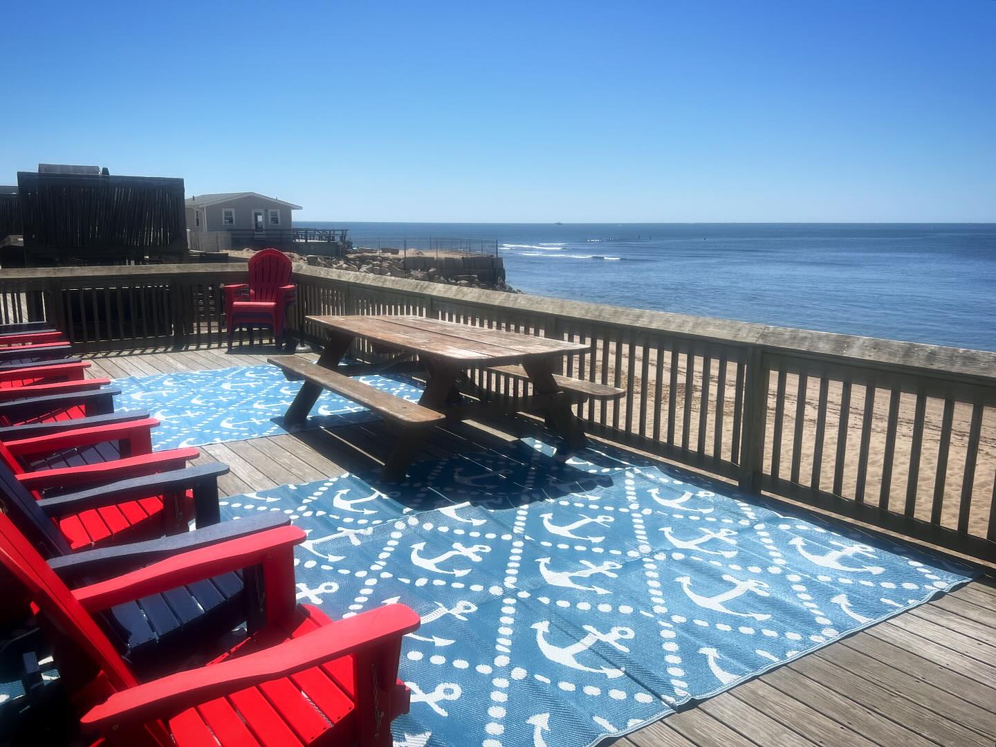 Sunnyside Duplex Deck ☀️
.
July 6-13 ONLY you can rent just one side of the duplex. Three bedrooms, 1 bathroom right on the beach!
Call or email us for details!
.
.
.
#matunuck #rhodeisland #vacation #beach #rental #ocean #getaway #summer