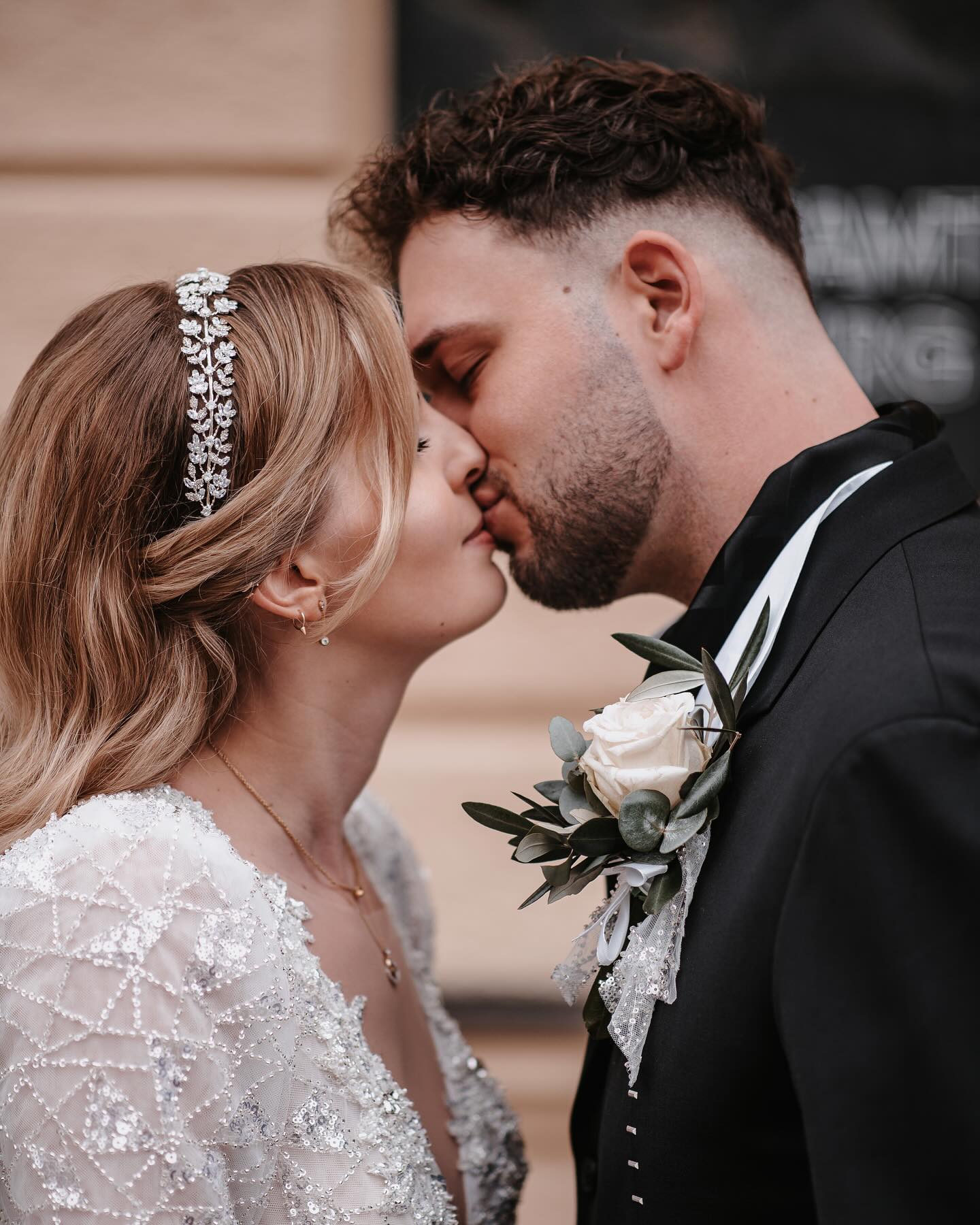 ✨✨✨
.
.
.
#hochzeitsfotografin #gettingready #hochzeitsfotografaugsburg #fotografin #weddingphotography #wedding #weddinginspiration #weddingday #videografin #weddingphotographer #photography #weddings #photographer #photooftheday #destinationwedding #weddingphoto #bridal #weddinginspo #instawedding #engagement #photoshoot #brideandgroom #couple