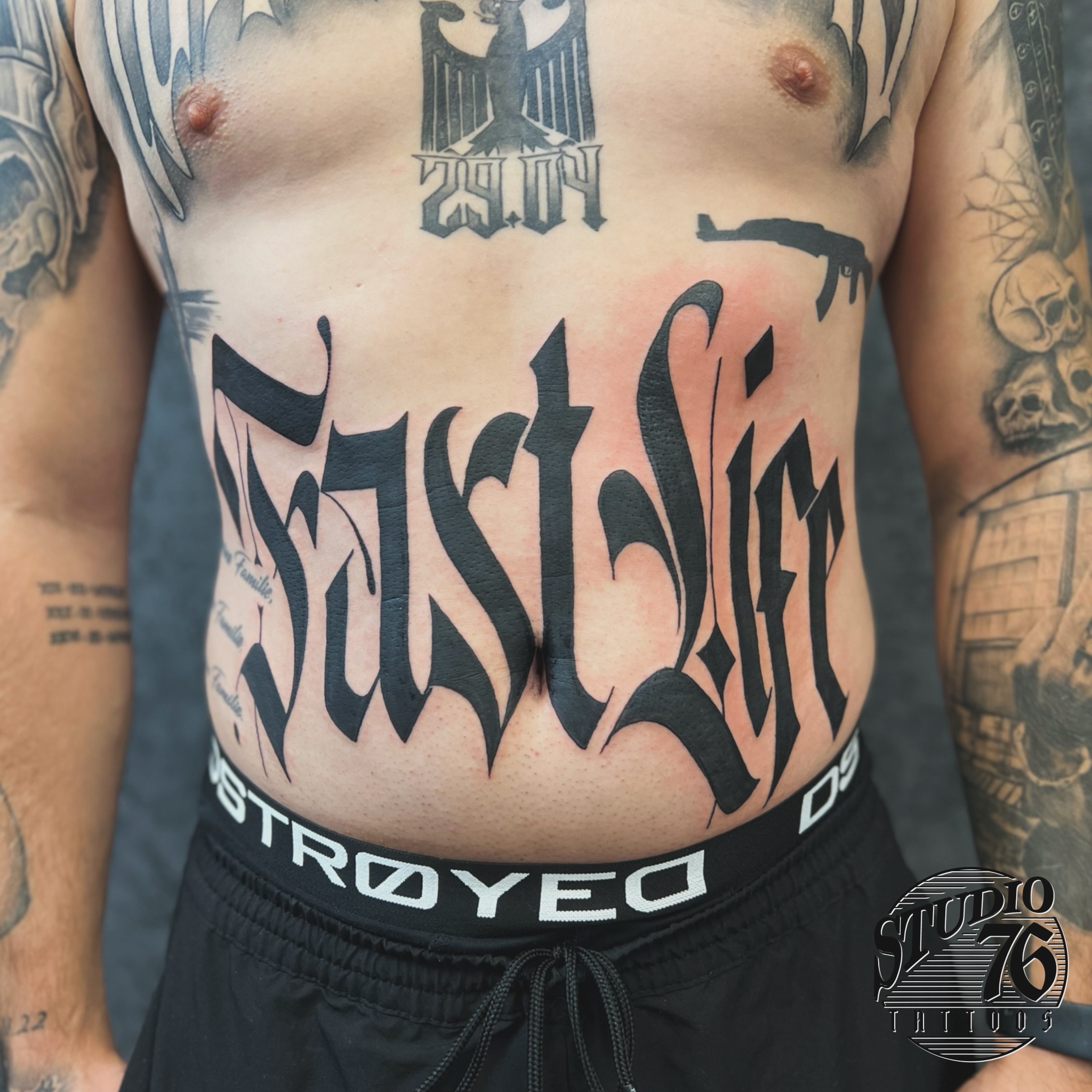 #schriftzugtattoo
.
.
Gestochen von @mano.tattooing
.
Für Termine
📍 Biefangstraße 106
46149 Oberhausen
📞 0208/41 19 26 76
WhatsApp: 0208/41 19 26 76
✉️ studio76tattoos@gmail.com
Oder direkt hier 😉
.
#neuestattoo #oberhausen #bauchtattoo #ruhrpotttattoo #tattoonrw #fastlife