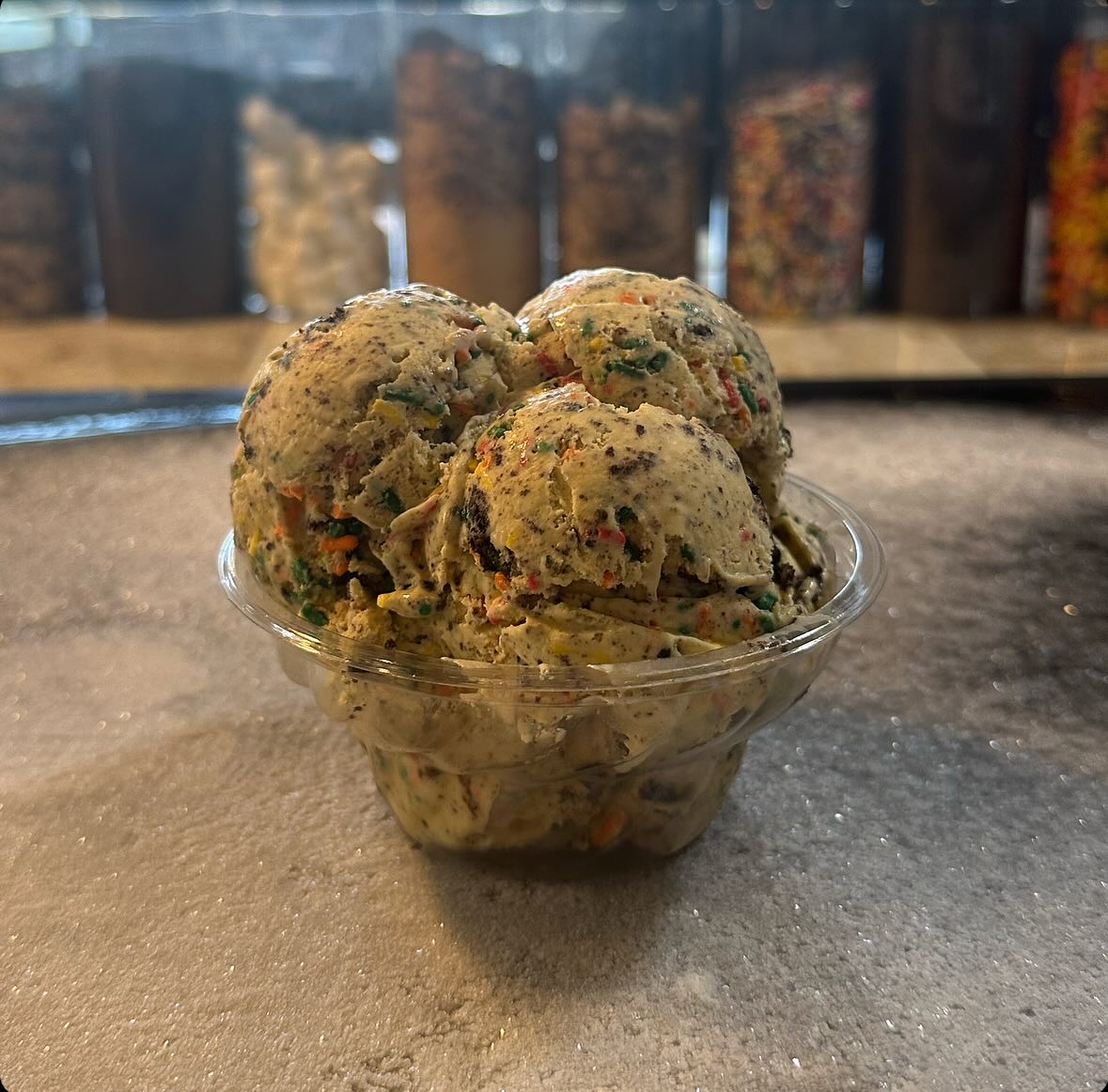 What a dino-score! In honor of @mayopac ‘s Dinosaur World Live, we’ve created a limited edition flavor that’s sure to excite the amateur archaeologist. Made with a cake batter base, sprinkles, and crushed oreo pieces, it’s the perfect treat for this weekend’s MPAC show.🦖
Again, we’ve only made one batch, so make sure to grab it before it goes extinct!🦴🦕